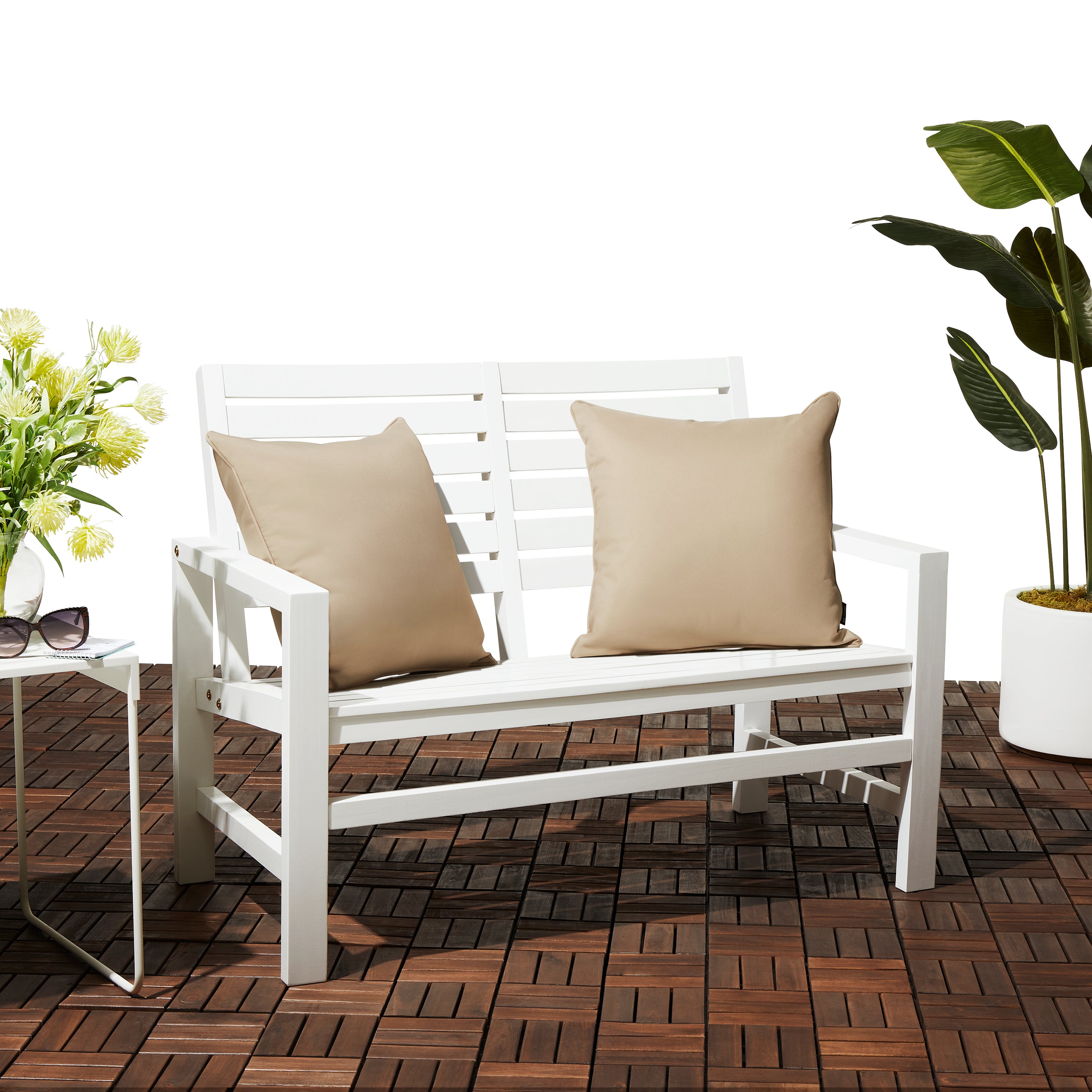 56-471_PATIO_Montlake_AccentPillows_AntiqueBeige_Lifestyle_Square.jpg