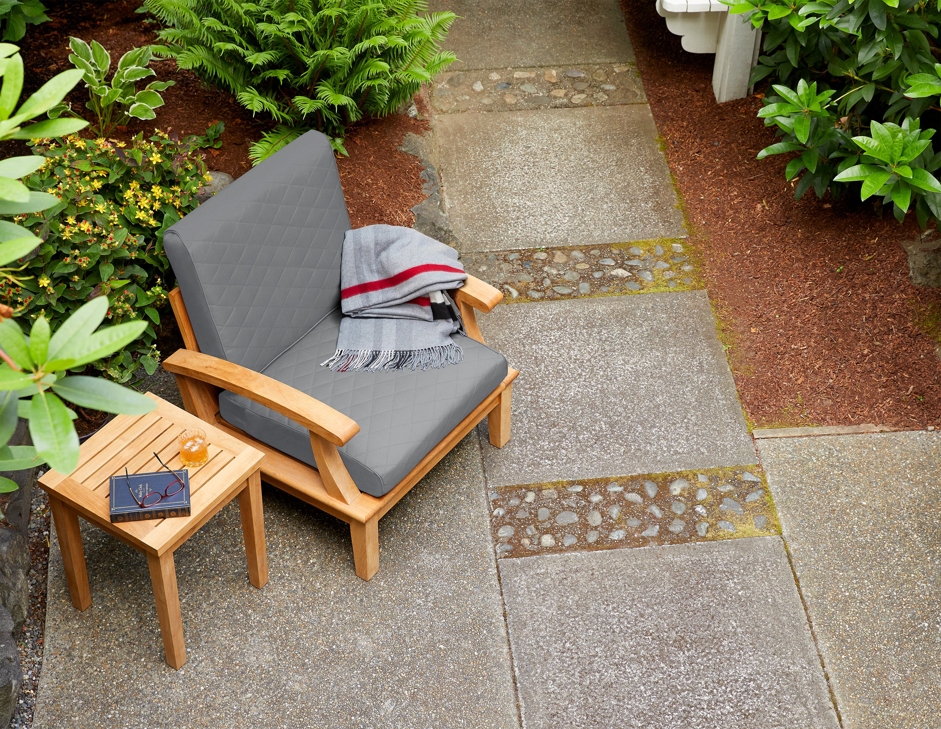 60-451_PAT_Montlake_QuiltedCushion_Seat_LifestyleBlanket_Grey_IMG.jpg