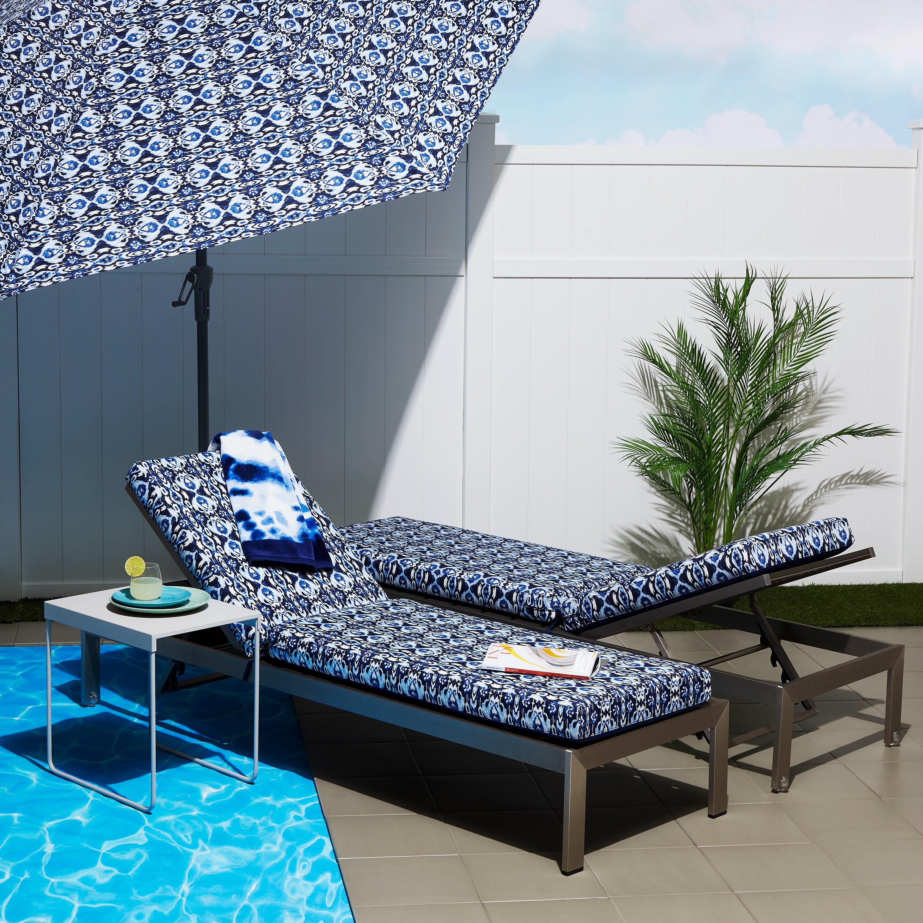 62-152_PATIO_VeraBradley_FoamCushions_ChaiseLounge_IkatIsland_VBTowel_Lifestyle_PoolSide.jpg