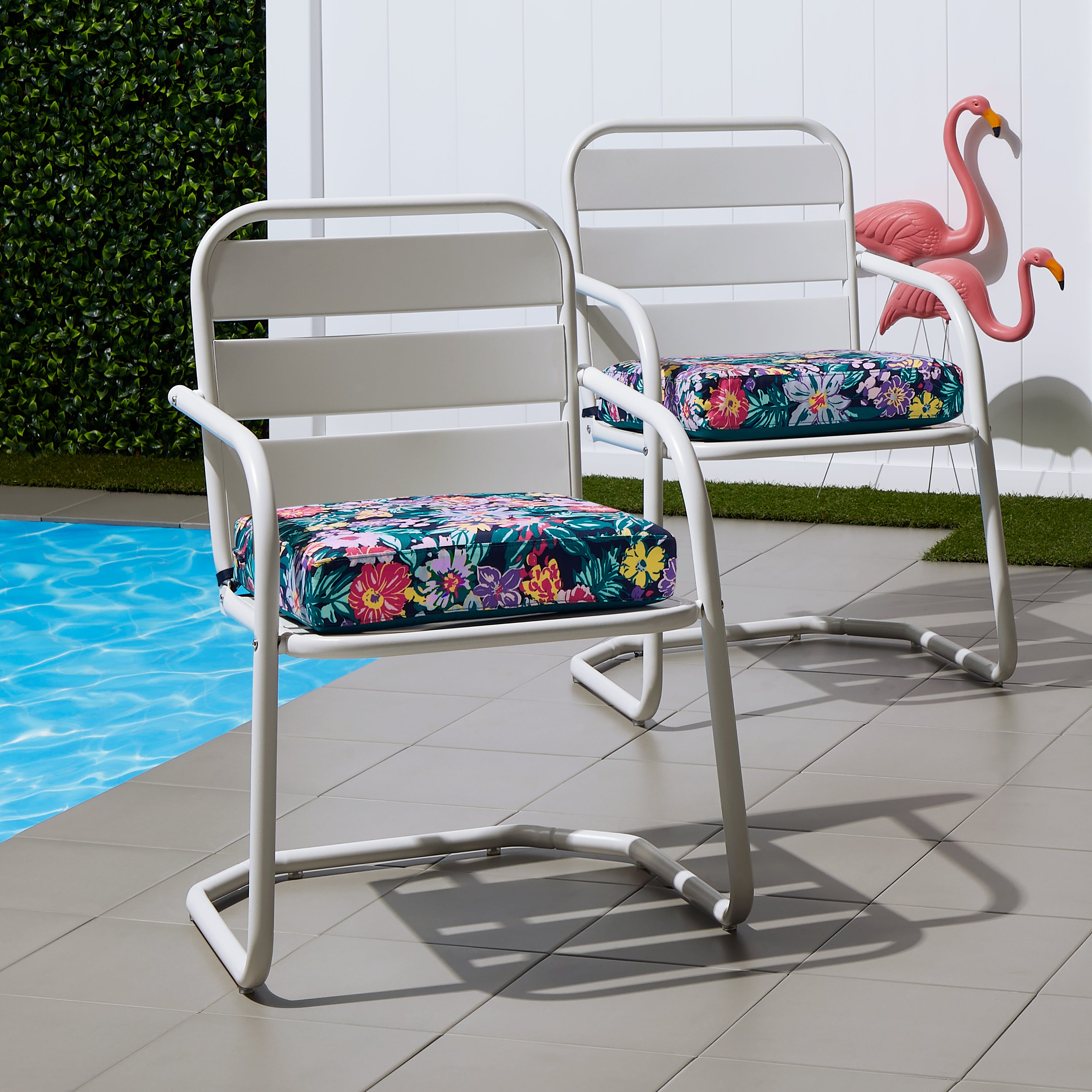 62-147_PATIO_VeraBradely_FoamSeatCushions_HappyBlooms_Lifestyle_PoolSide_Pairs.jpg