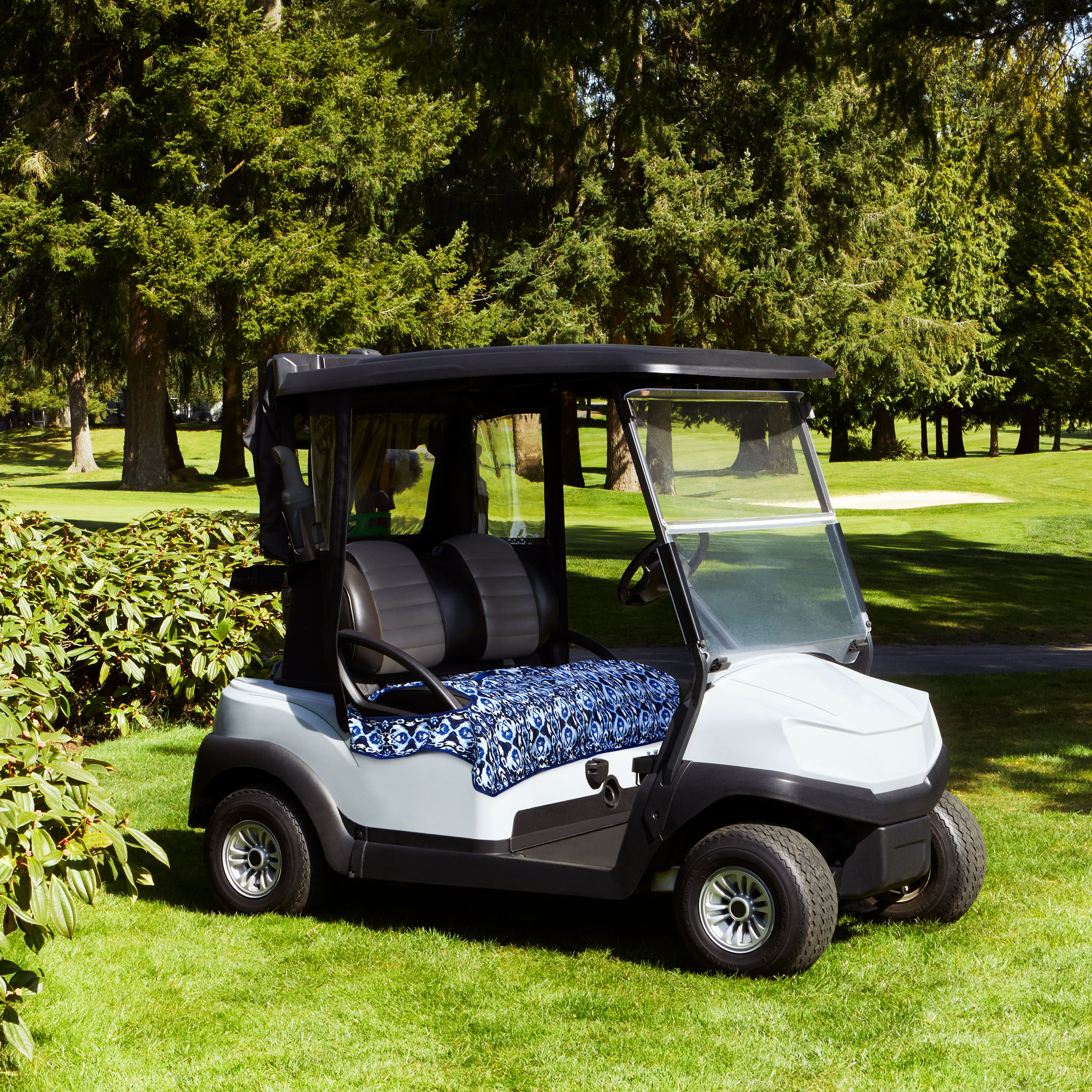 40-069_PATIO_VeraBradley_GolfBlanket_IkatIsland_Lifestyle_NoModel_Blanket.jpg