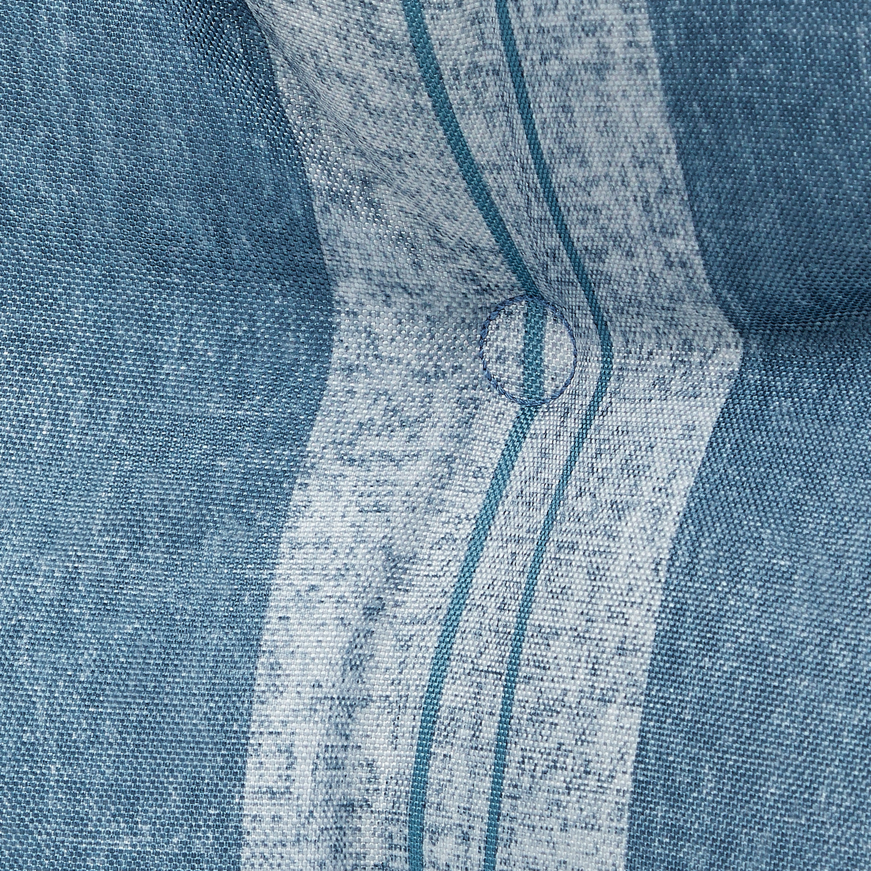 62-114_Classic_OPP_SeatCushion_Detail_Grommet_Ocean_Stripe.jpg