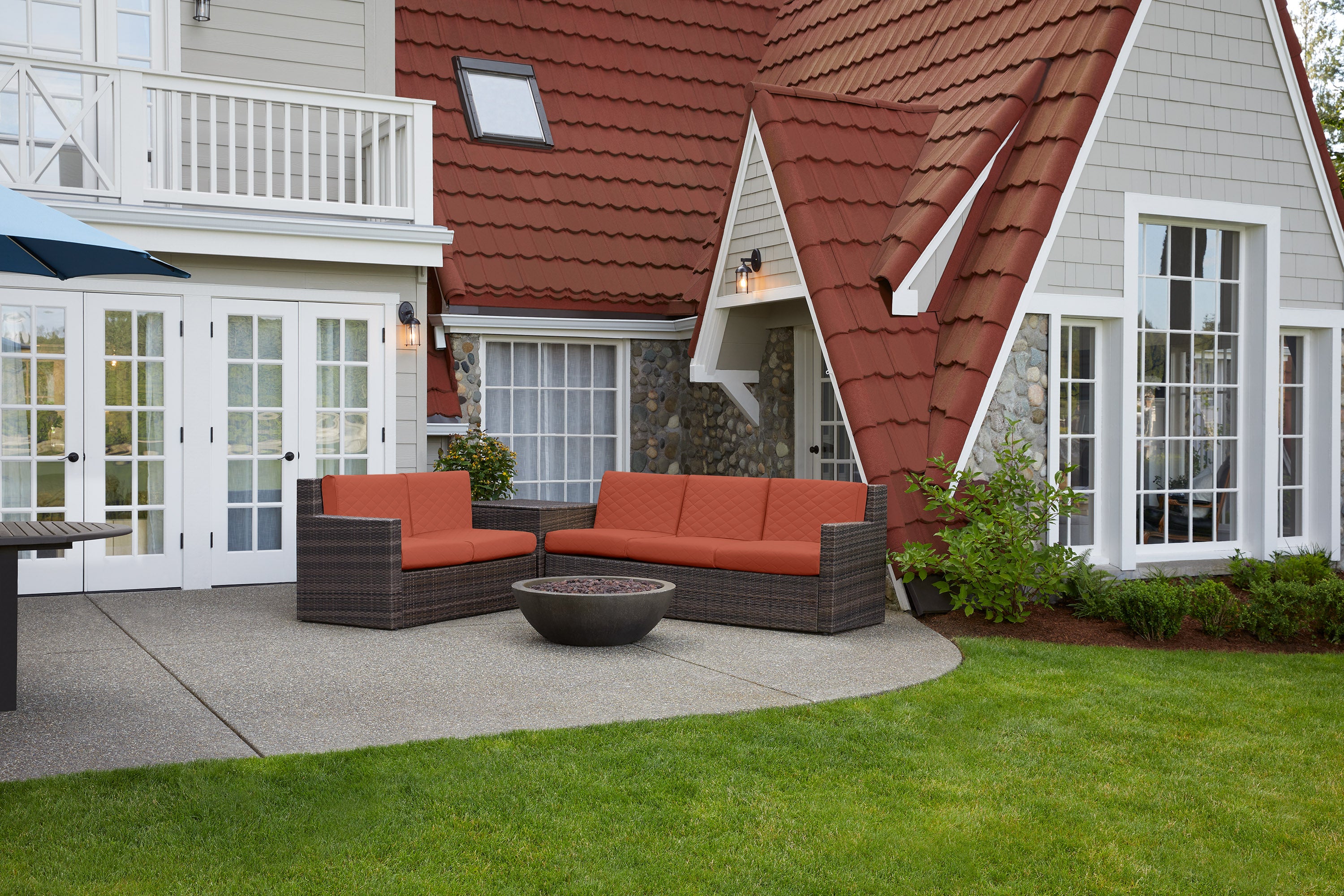 60-4xx_PAT_Montlake_QuiltedCushion_Sectional_Lifestyle_Spice_IMG.jpg
