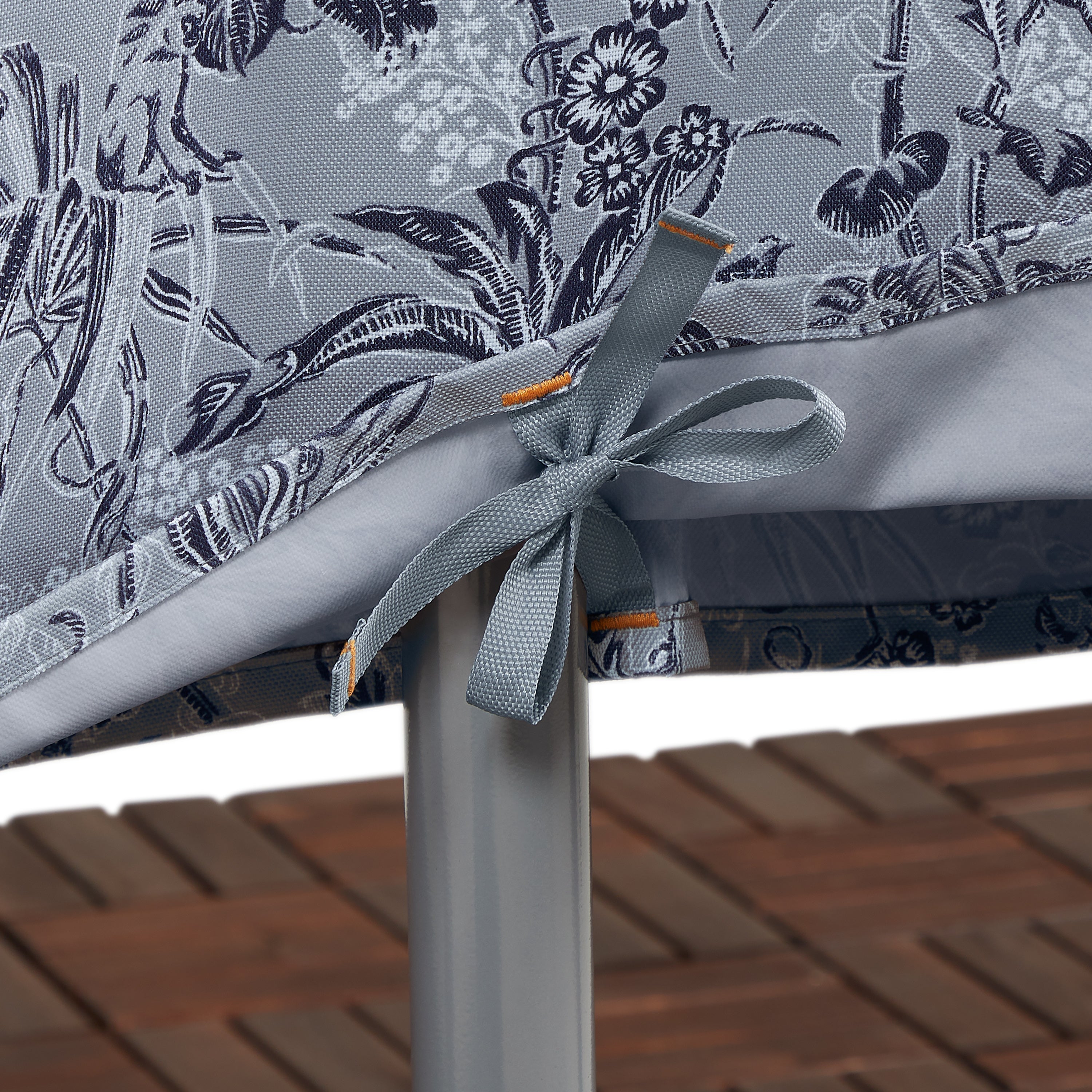 56-463_PATIO_VeraBradley_Covers_Umbrella_RainforestToileGrey_TieDown_Detail_IMG.jpg