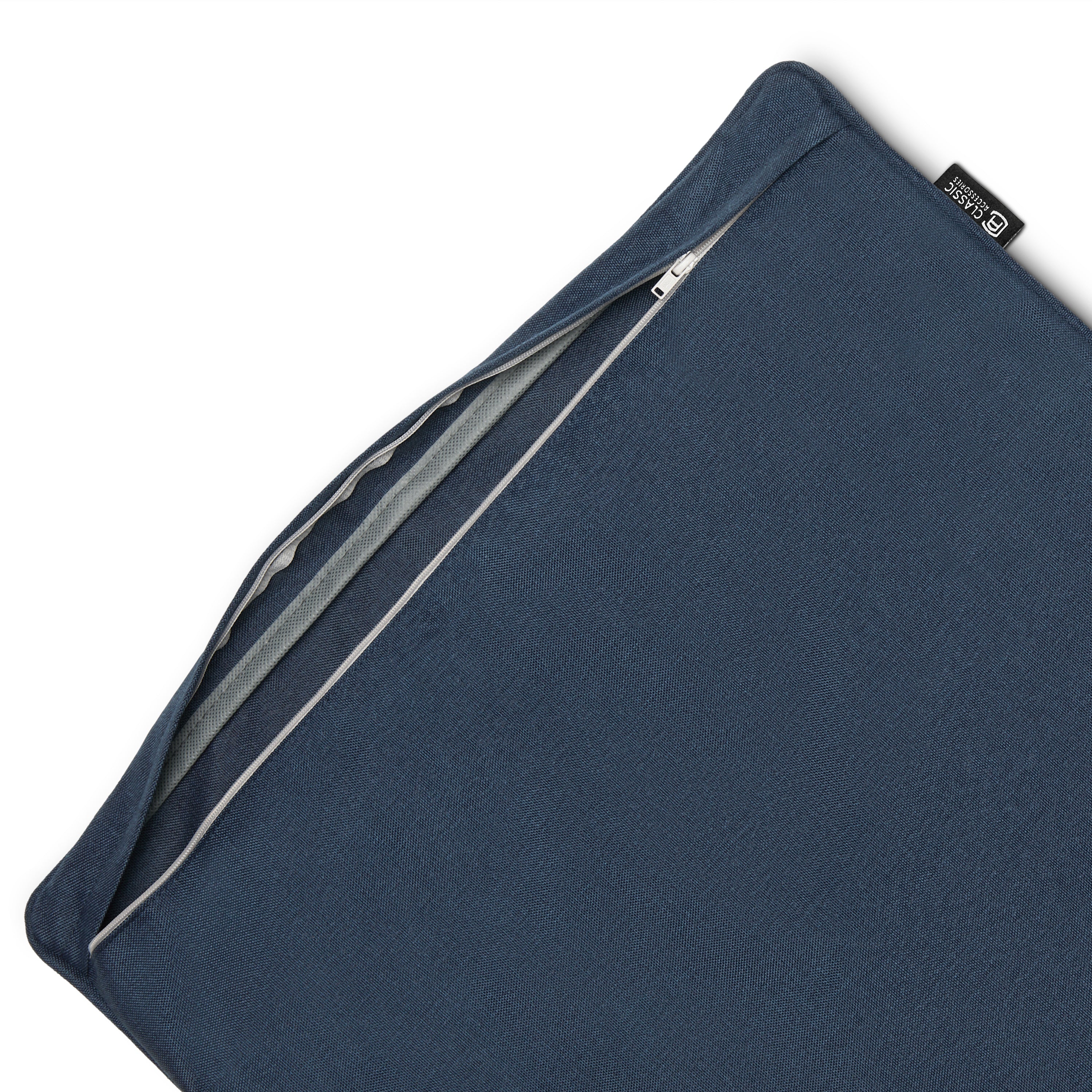 56-475_PATIO_Montlake_AccentPillows_HeatherIndigo_ZipperLogoSeam_Detail.jpg
