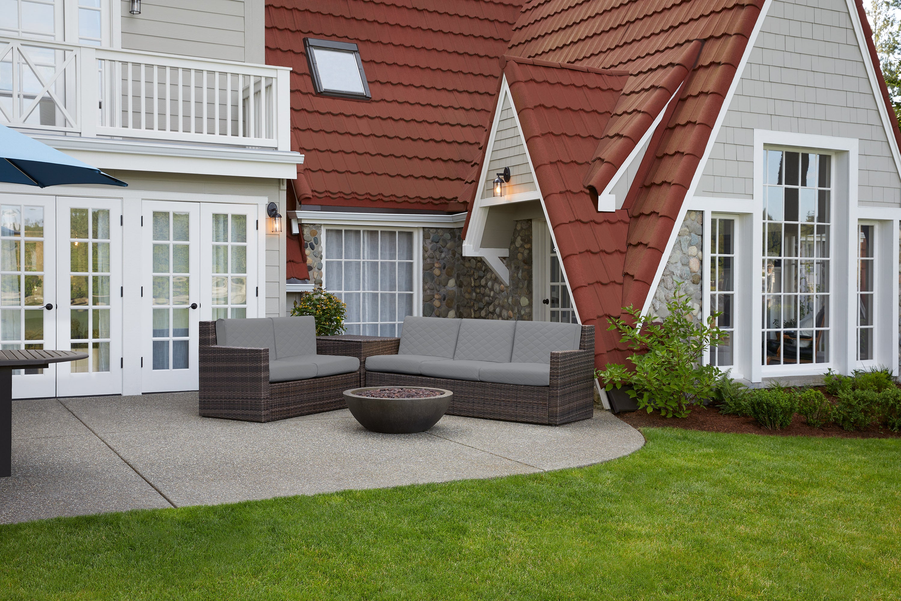 60-4xx_PAT_Montlake_QuiltedCushion_Sectional_Lifestyle_Grey_IMG.jpg