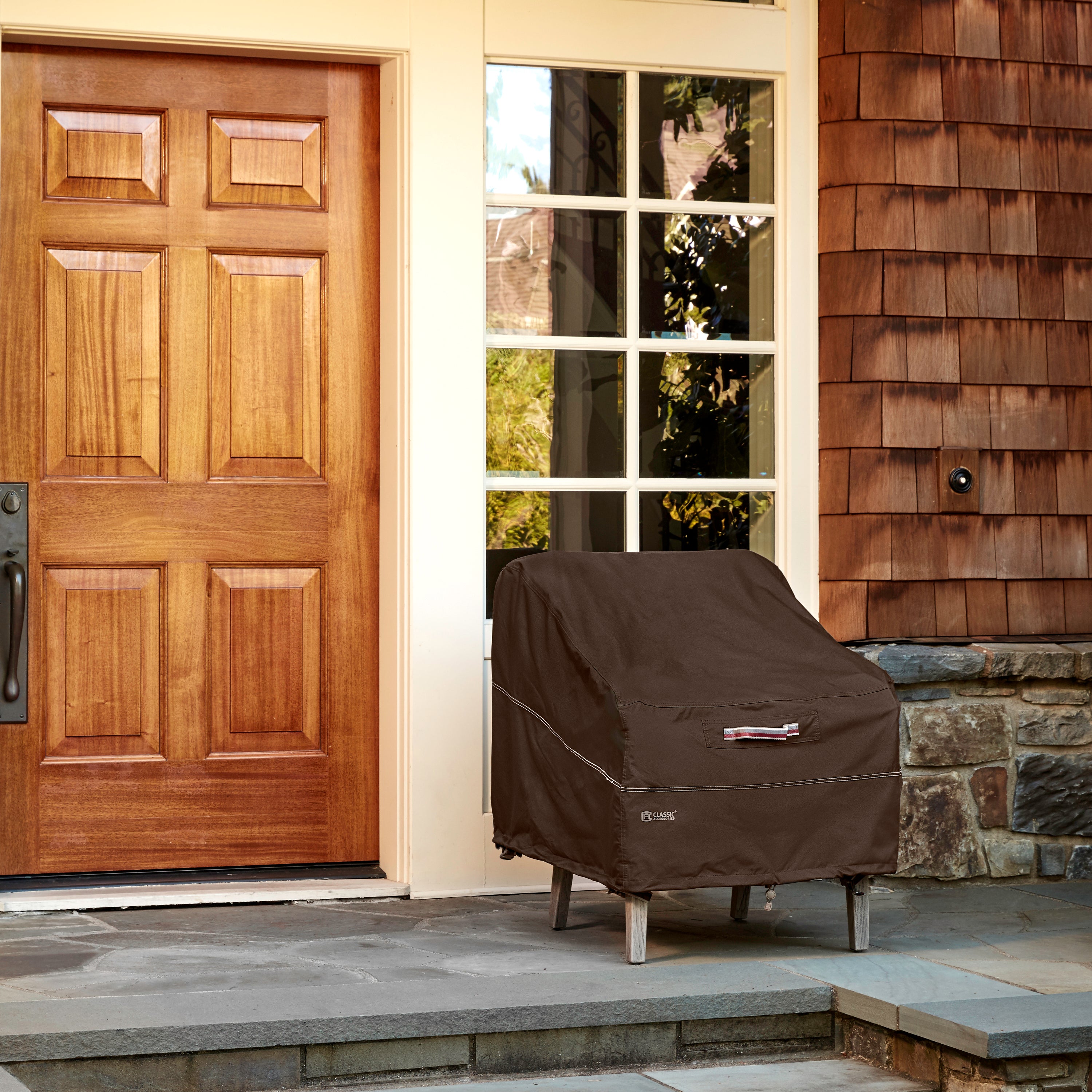 Patio_Madrona_Lifestyle_ChairCover.jpg