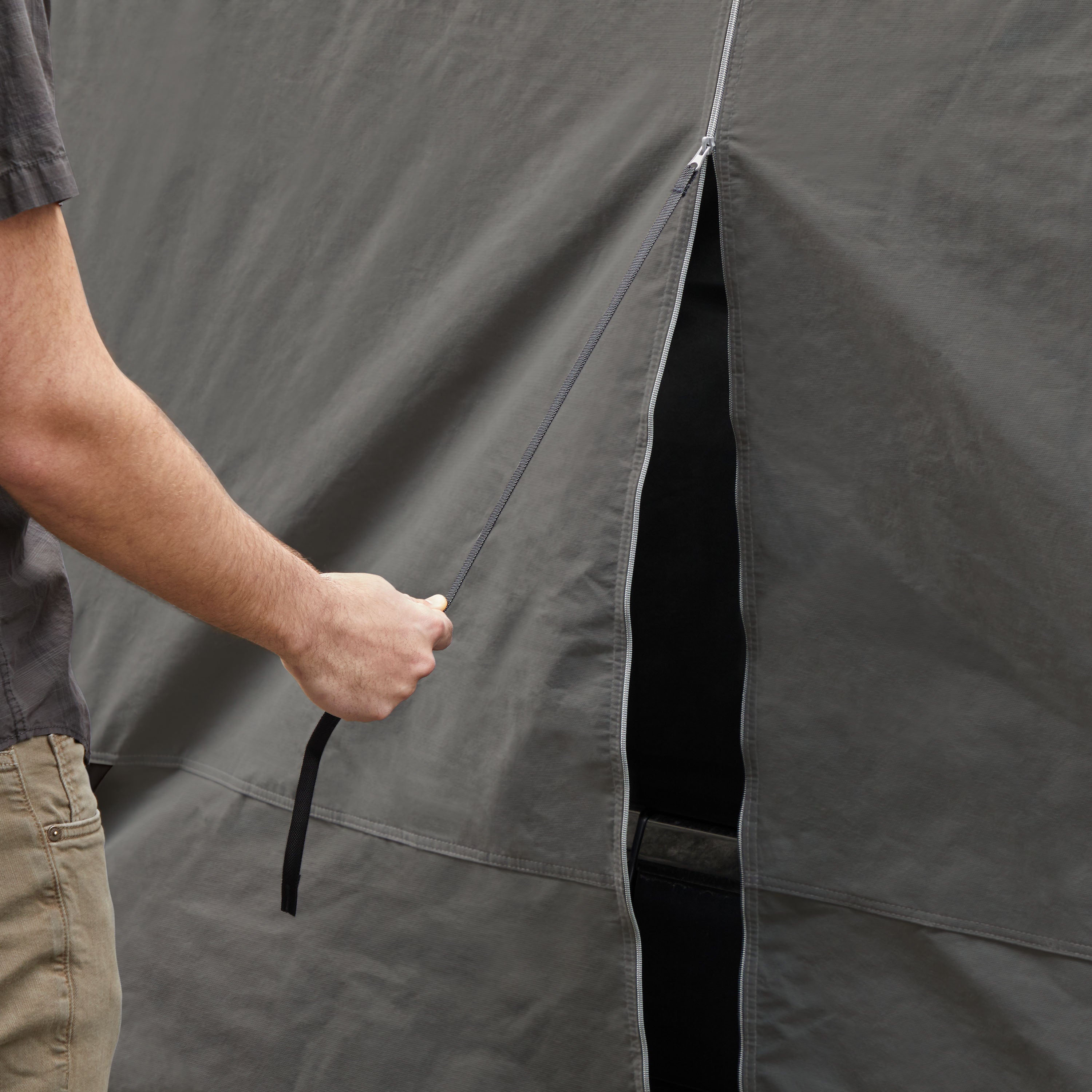 RV_ProTop4_Detail_ZipperPull.jpg