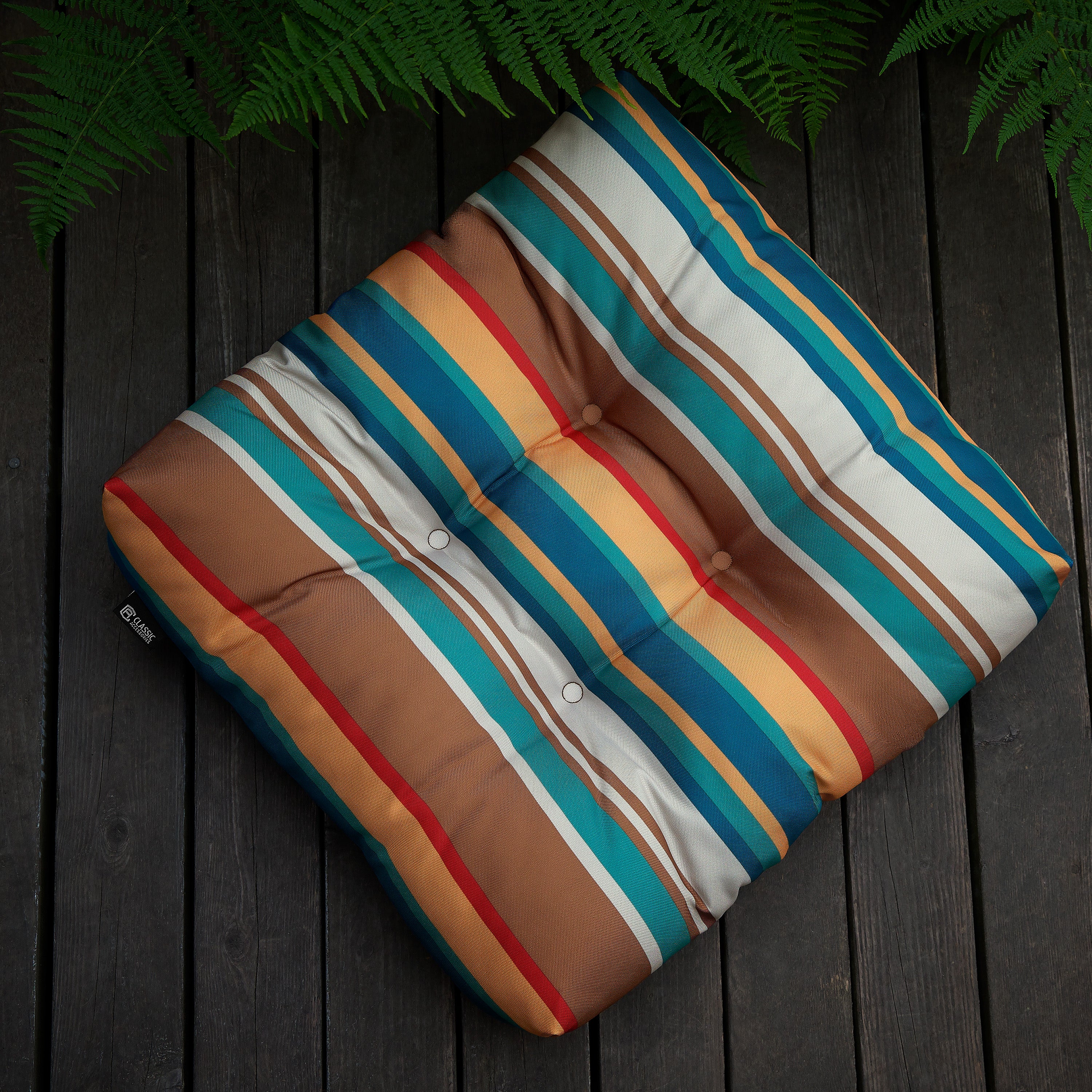 62-122_PAT_OPP_SeatCushion_BackYard_LifestyleSantaFe_Stripe_Deck_SingleCushion_IMG.jpg