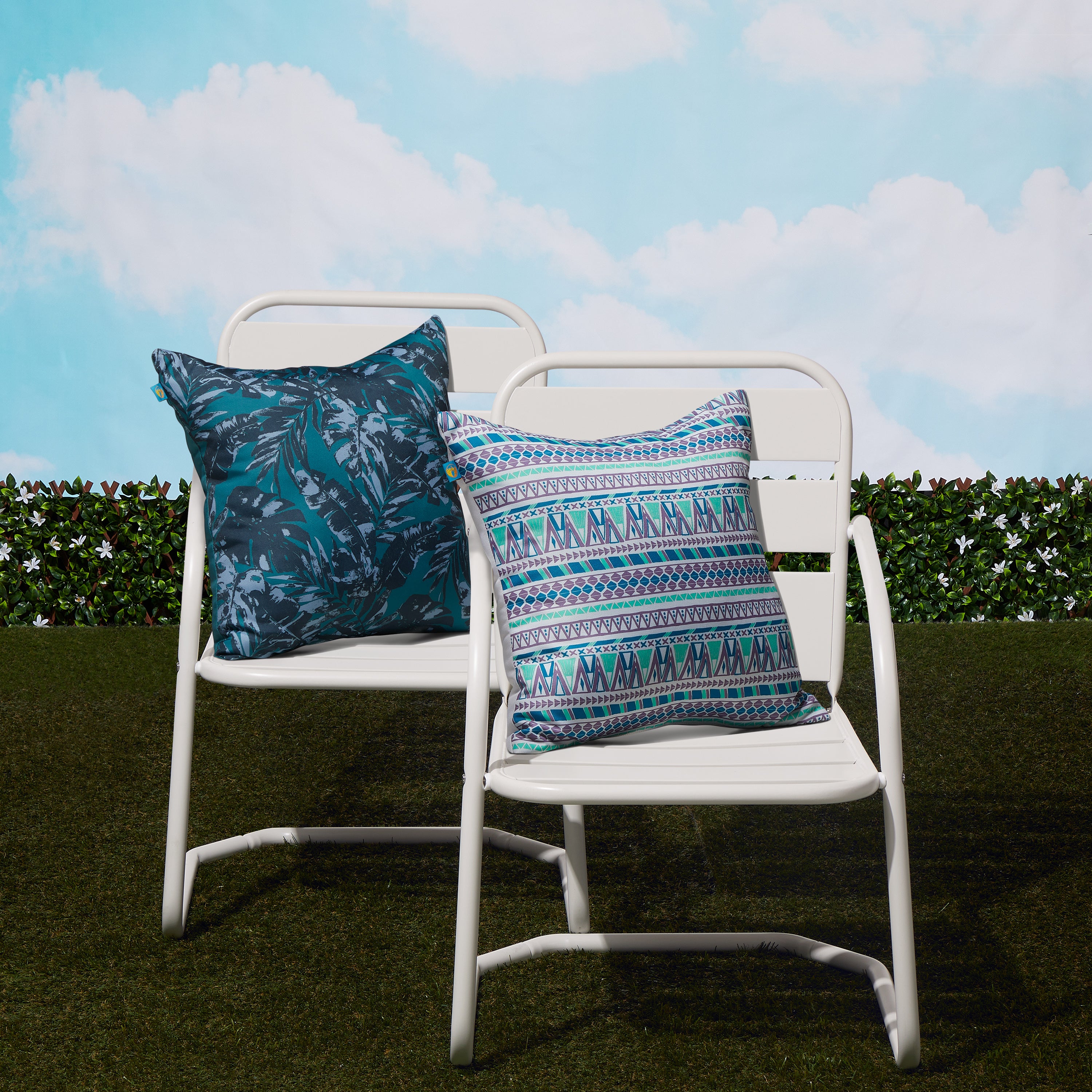 PXXP_PATIO_Duck_OPP_AccentPillows_PatternedGroups_OlympicForest_LilacFestival.jpg