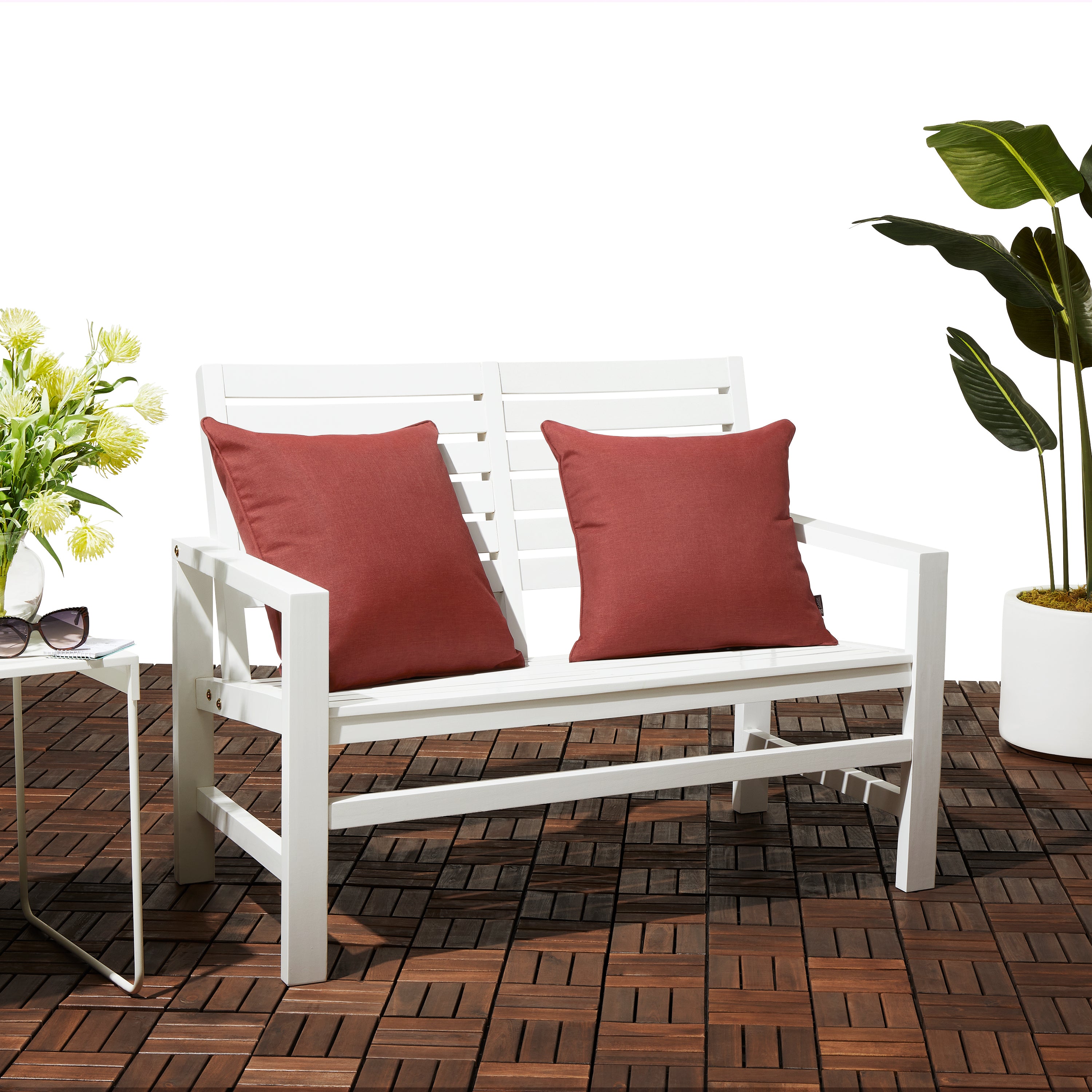 56-474_PATIO_Montlake_AccentPillows_HeatherHenna_Lifestyle_Square.jpg