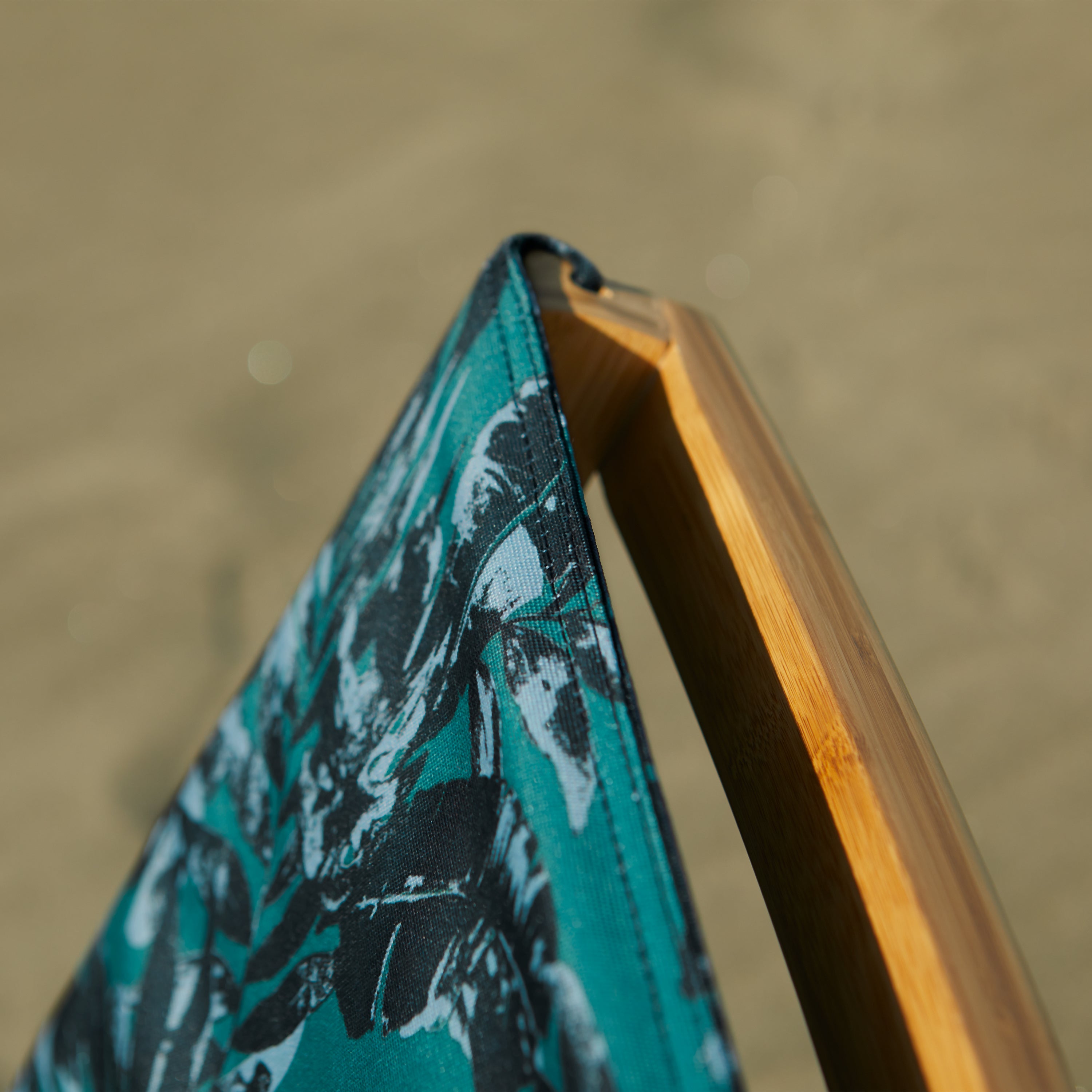 DOFCH_PATIO_DUCK_BeachChair_OlympicForest_Lifestyle_Top_Detail_Square.jpg