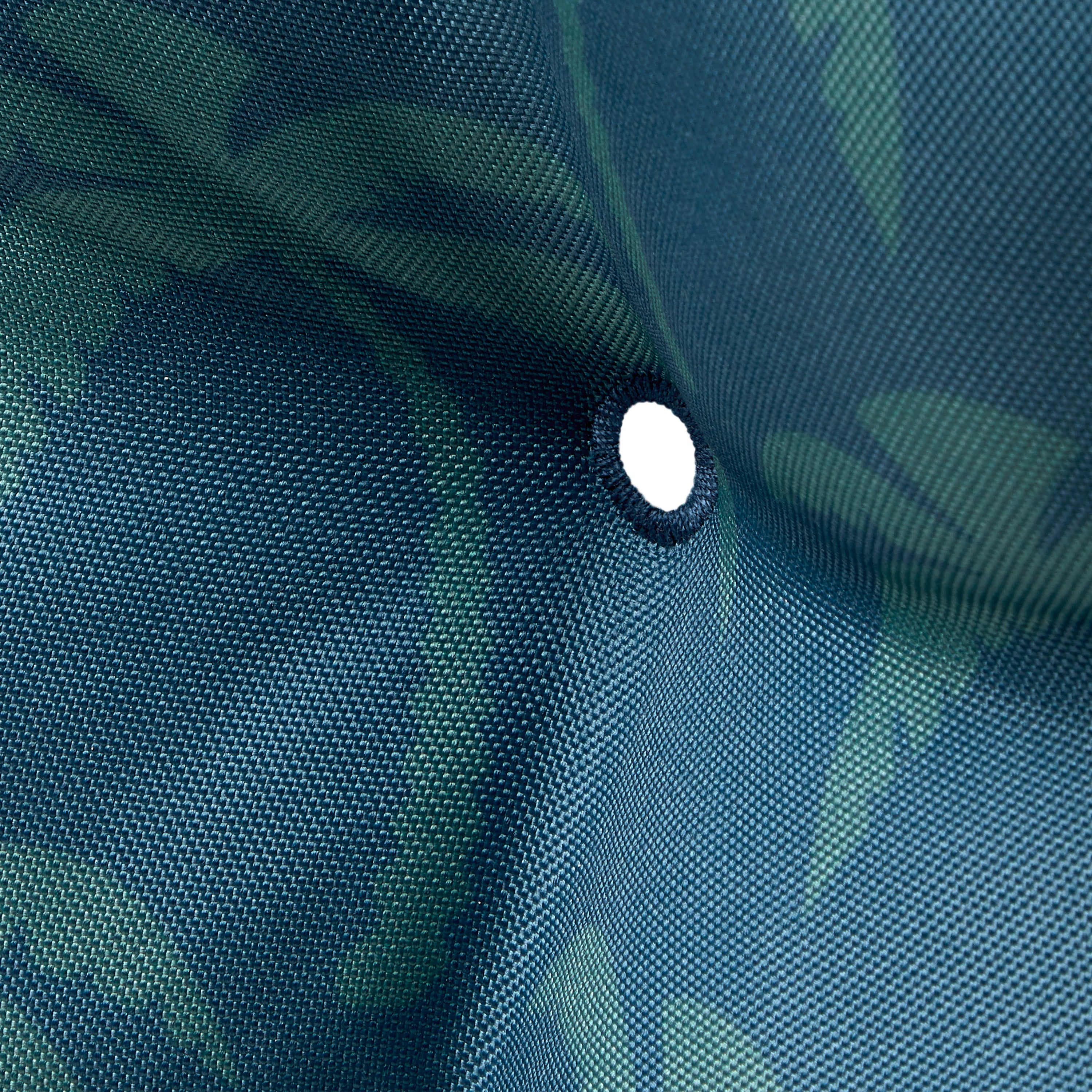 DCBOCH19195_Duck_OPP_SeatCushion_Detail_Grommet_BlueOasis_Palm.jpg