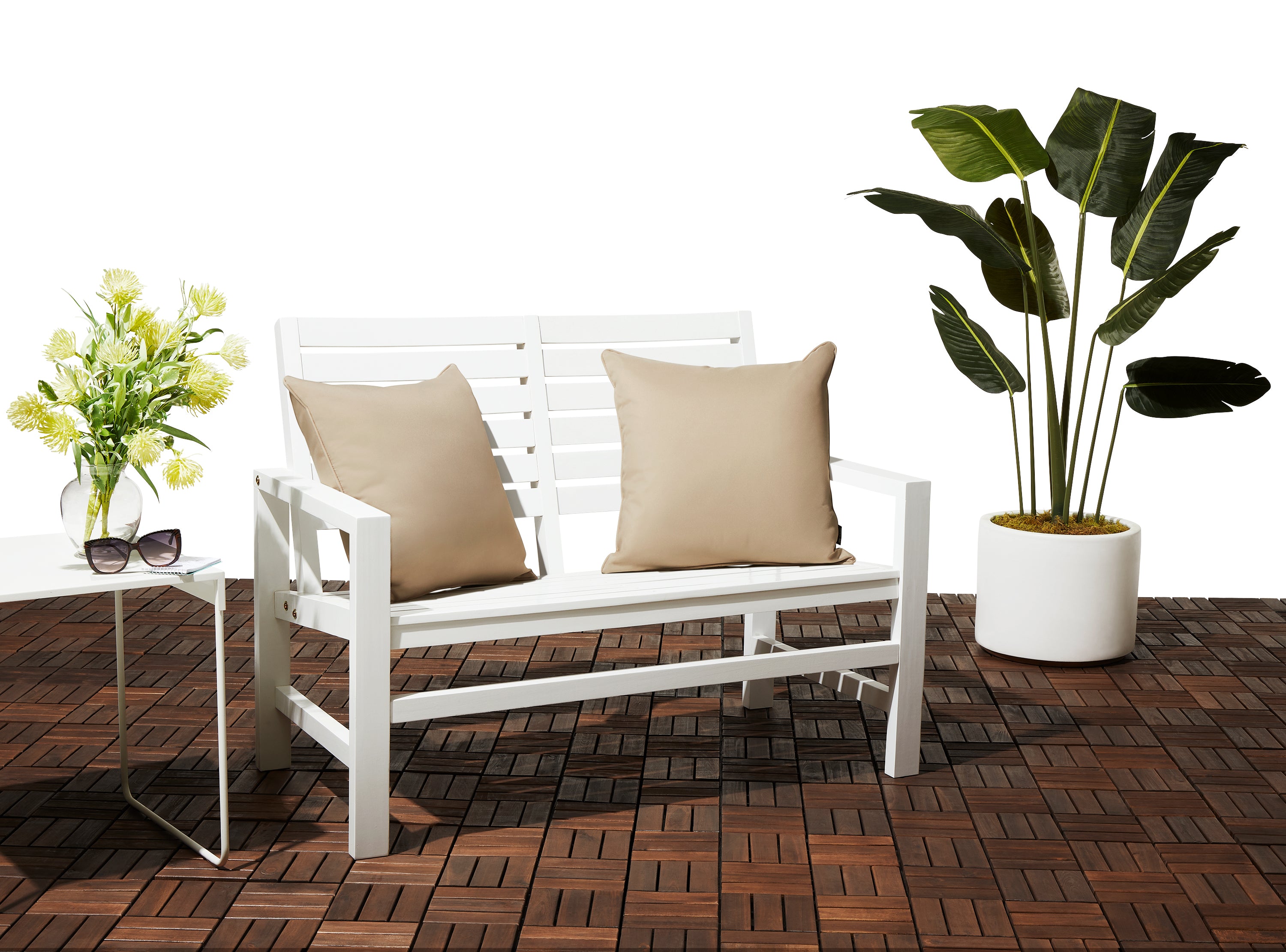 56-471_PATIO_Montlake_AccentPillows_AntiqueBeige_Lifestyle_Full.jpg