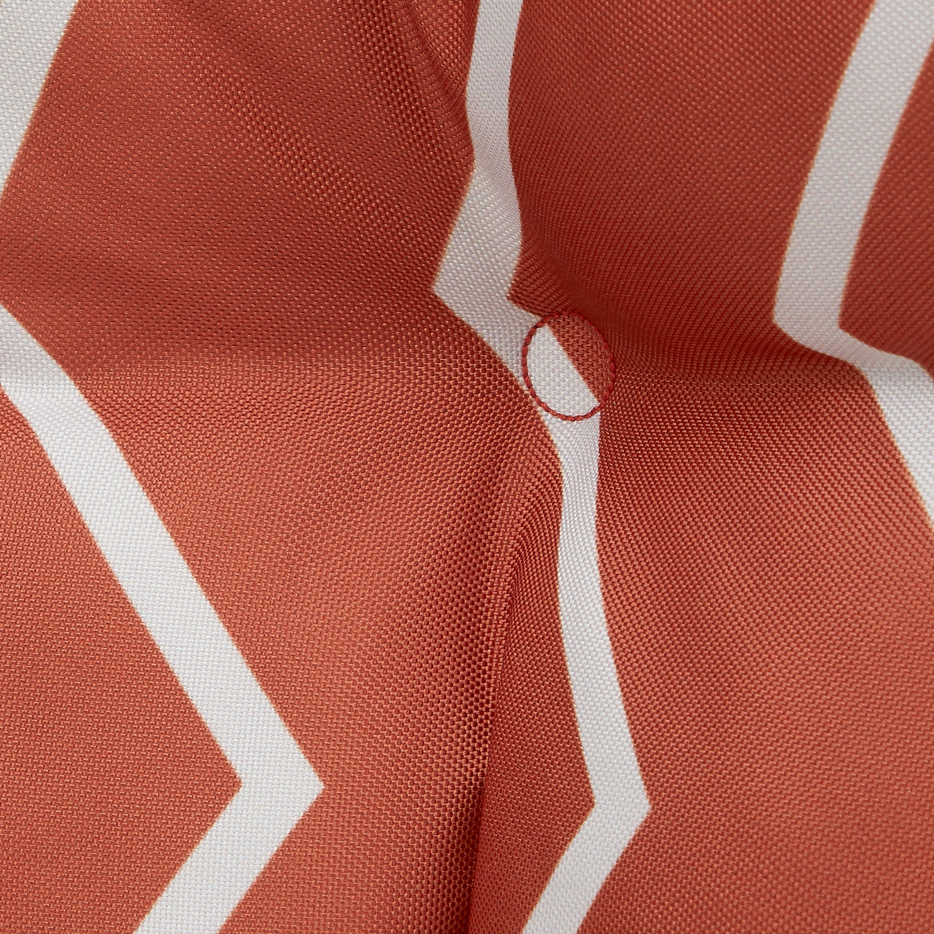62-121_Classic_OPP_SeatCushion_Detail_Grommet_Brick_Chevron.jpg