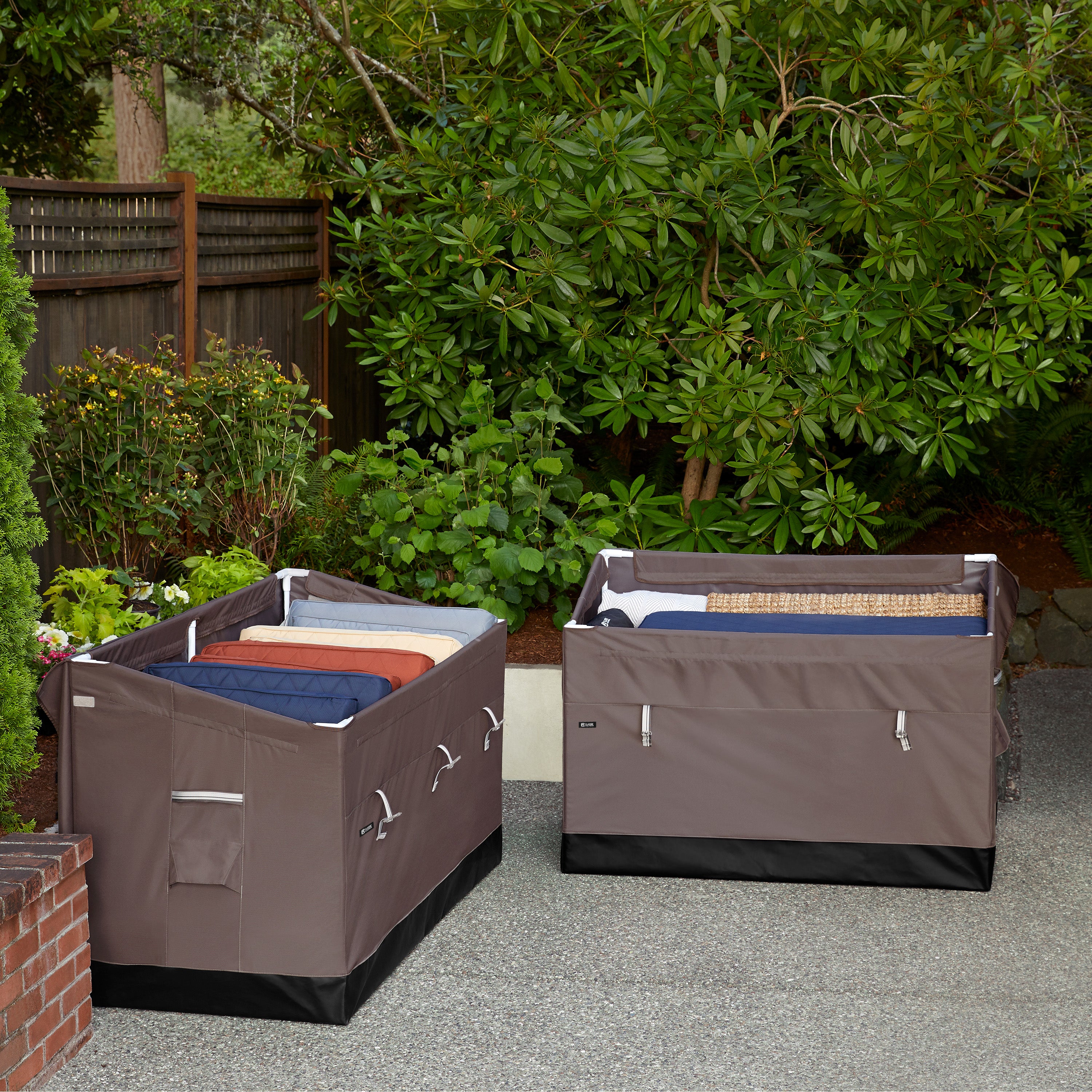 Patio_Ravenna_DeckBox_Lifestyle_Corner_Open.jpg