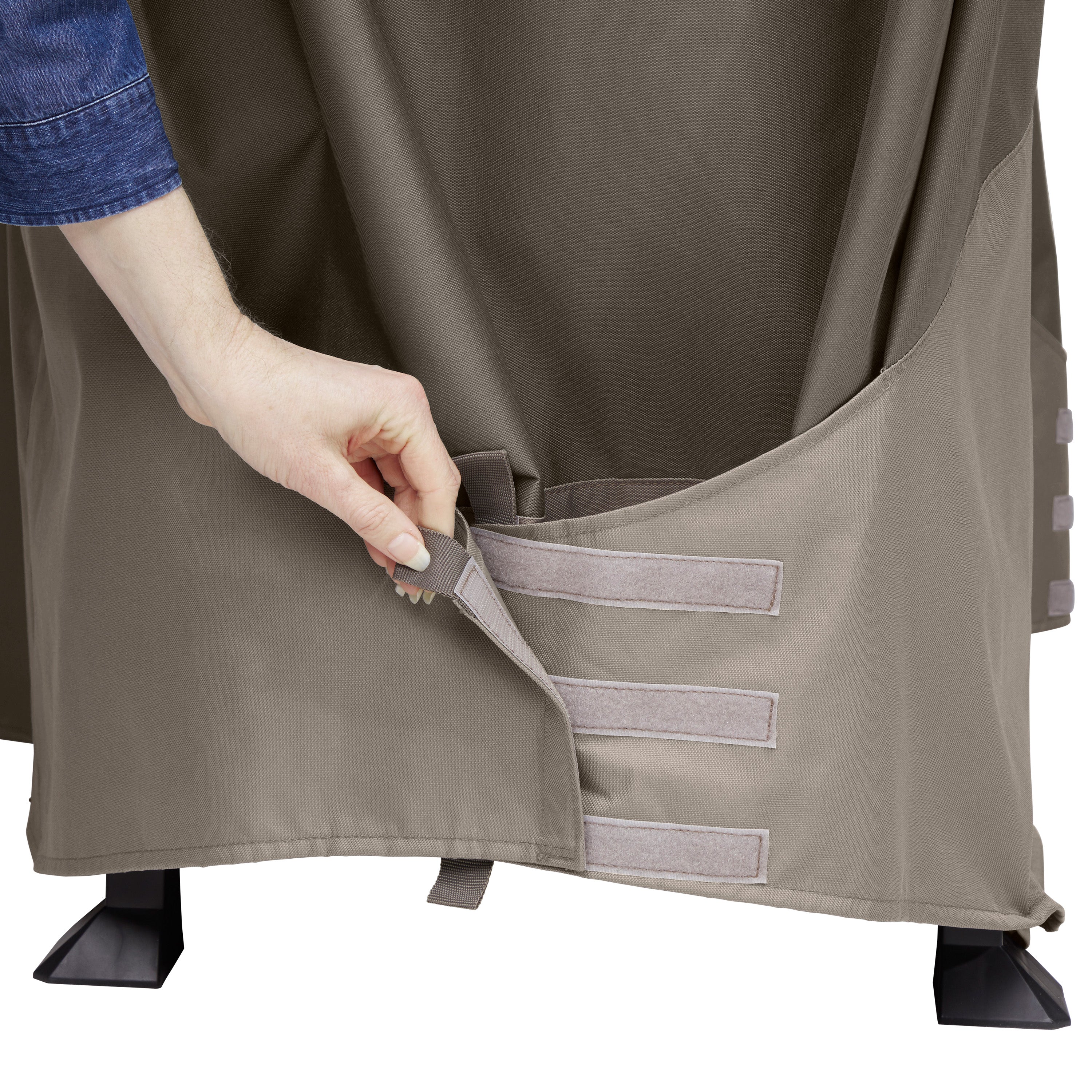 56-281_Patio_Porterhouse_Grill_Detail_Velcro_WithHands.jpg