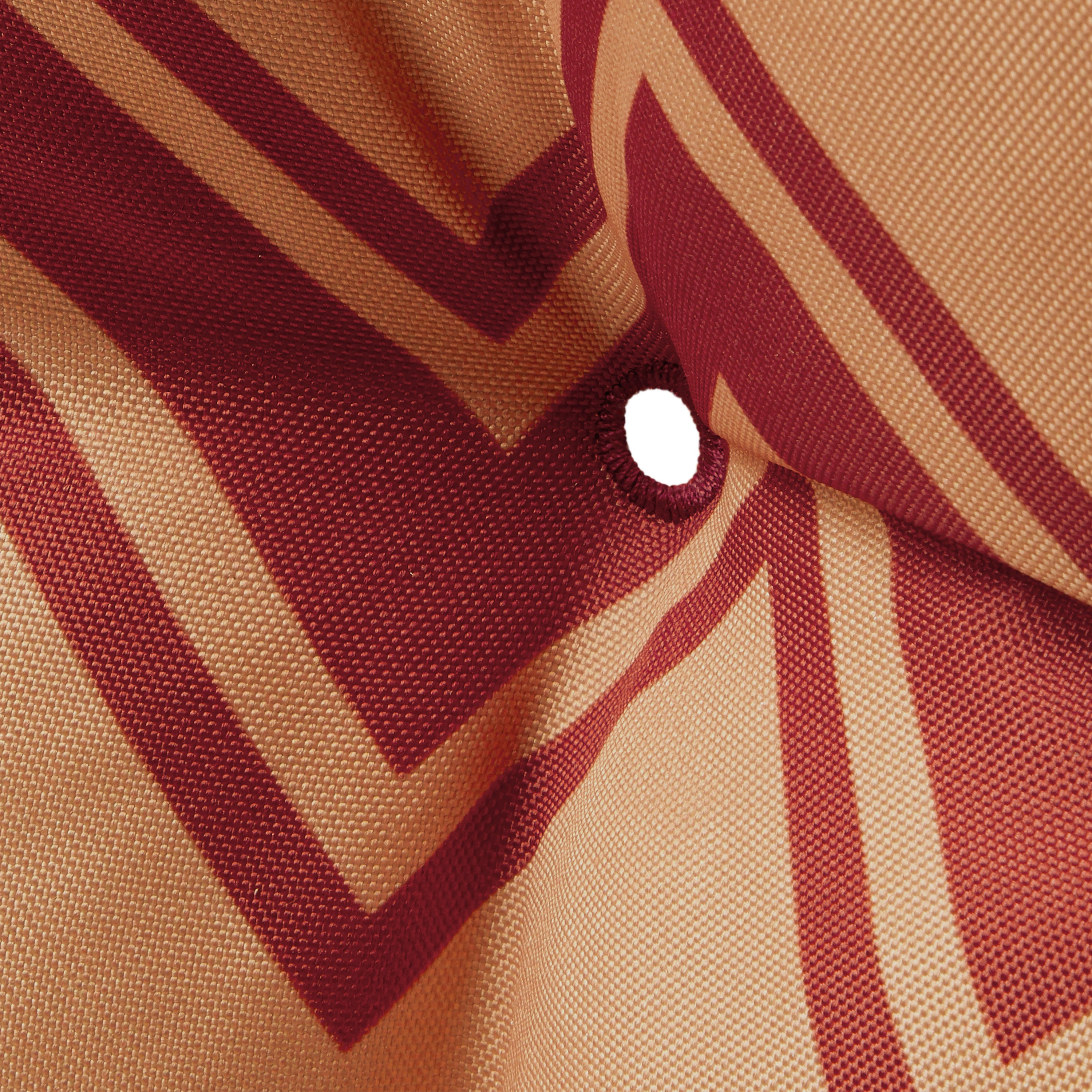 DCLTCH19195_Duck_OPP_SeatCushion_Detail_Grommet_LottaTerraCotta_Chevron.jpg