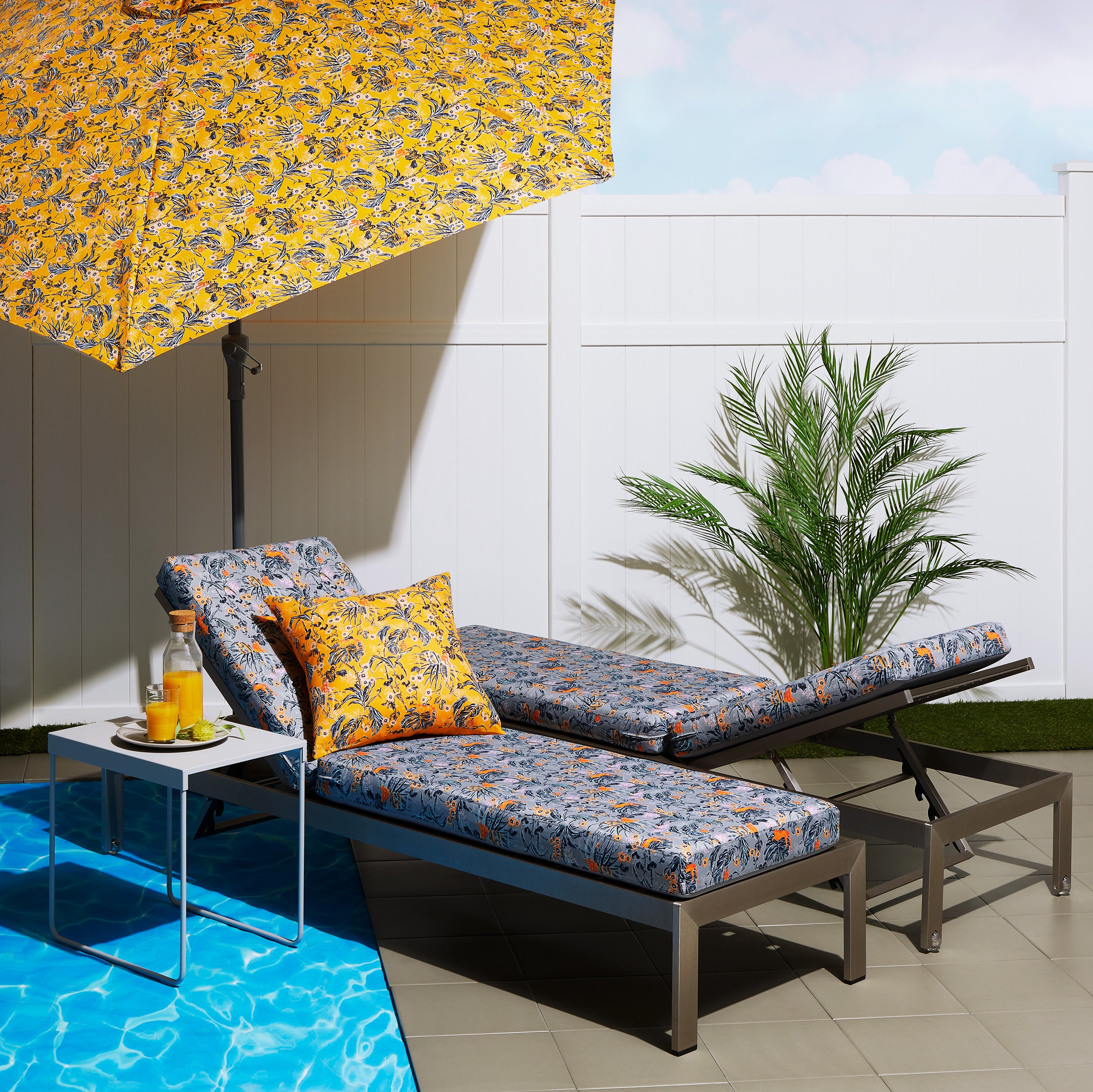 62-160_PATIO_VeraBradley_FoamCushions_ChaiseLounge_RainforestToileGreyGold_GoldAccentPillow_Lifestyle_PoolSide.jpg