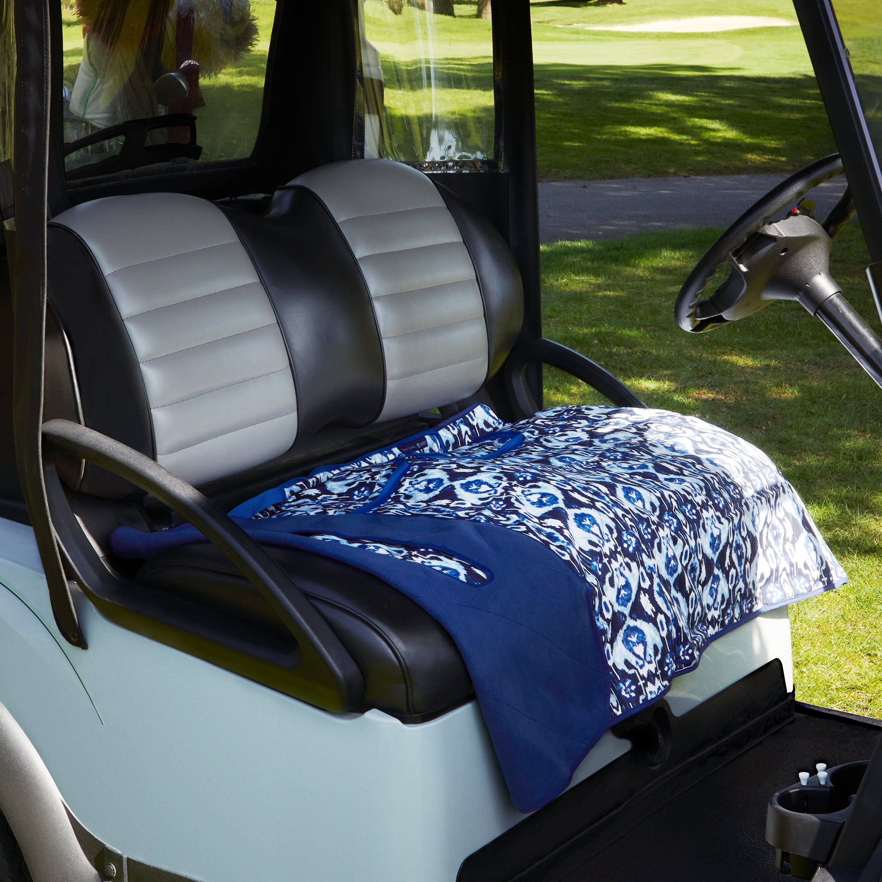 40-069_PATIO_VeraBradley_GolfBlanket_IkatIsland_Lifestyle_CloseUp_FoldedOver_Detail.jpg