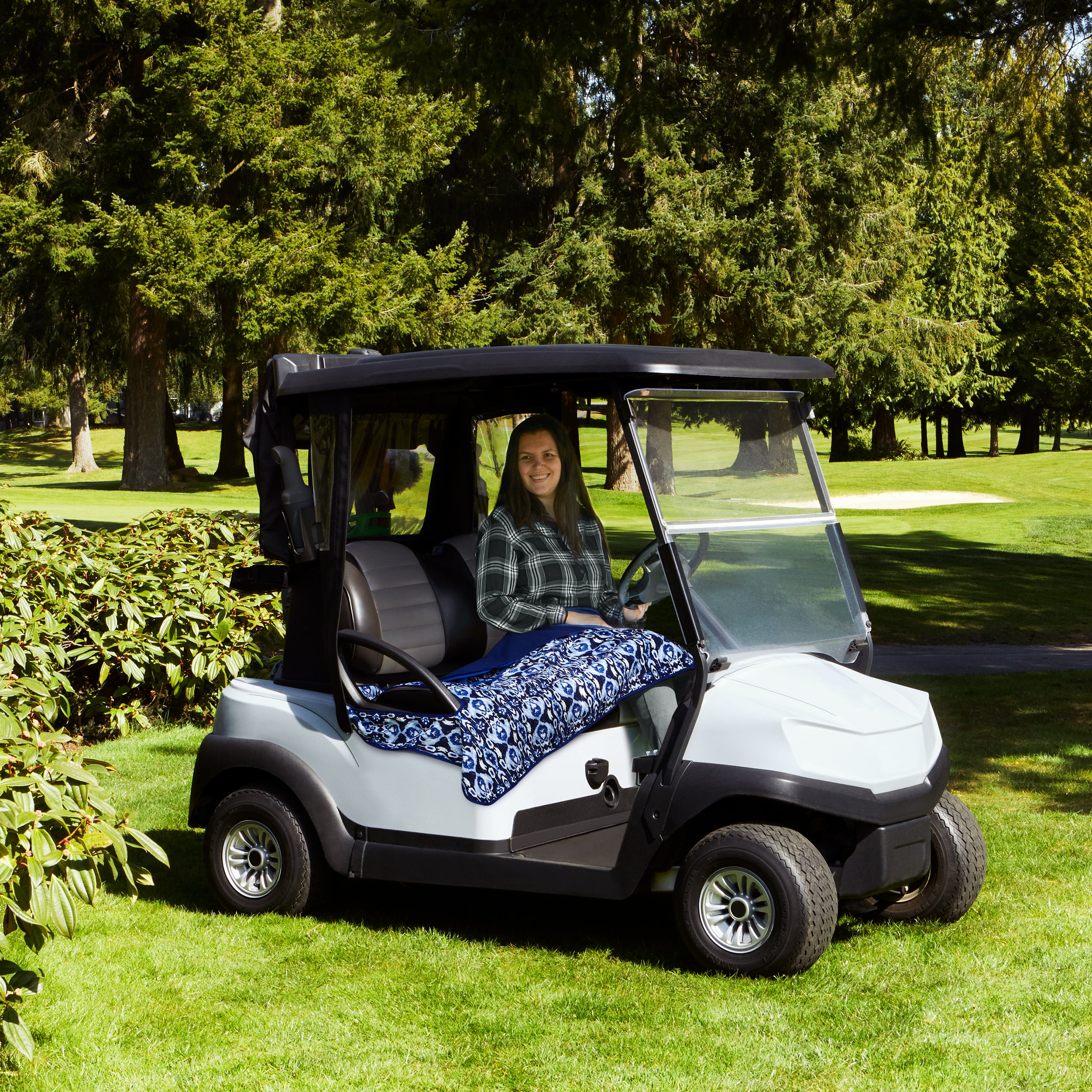 40-069_PATIO_VeraBradley_GolfBlanket_IkatIsland_Lifestyle_Model_OverLap.jpg