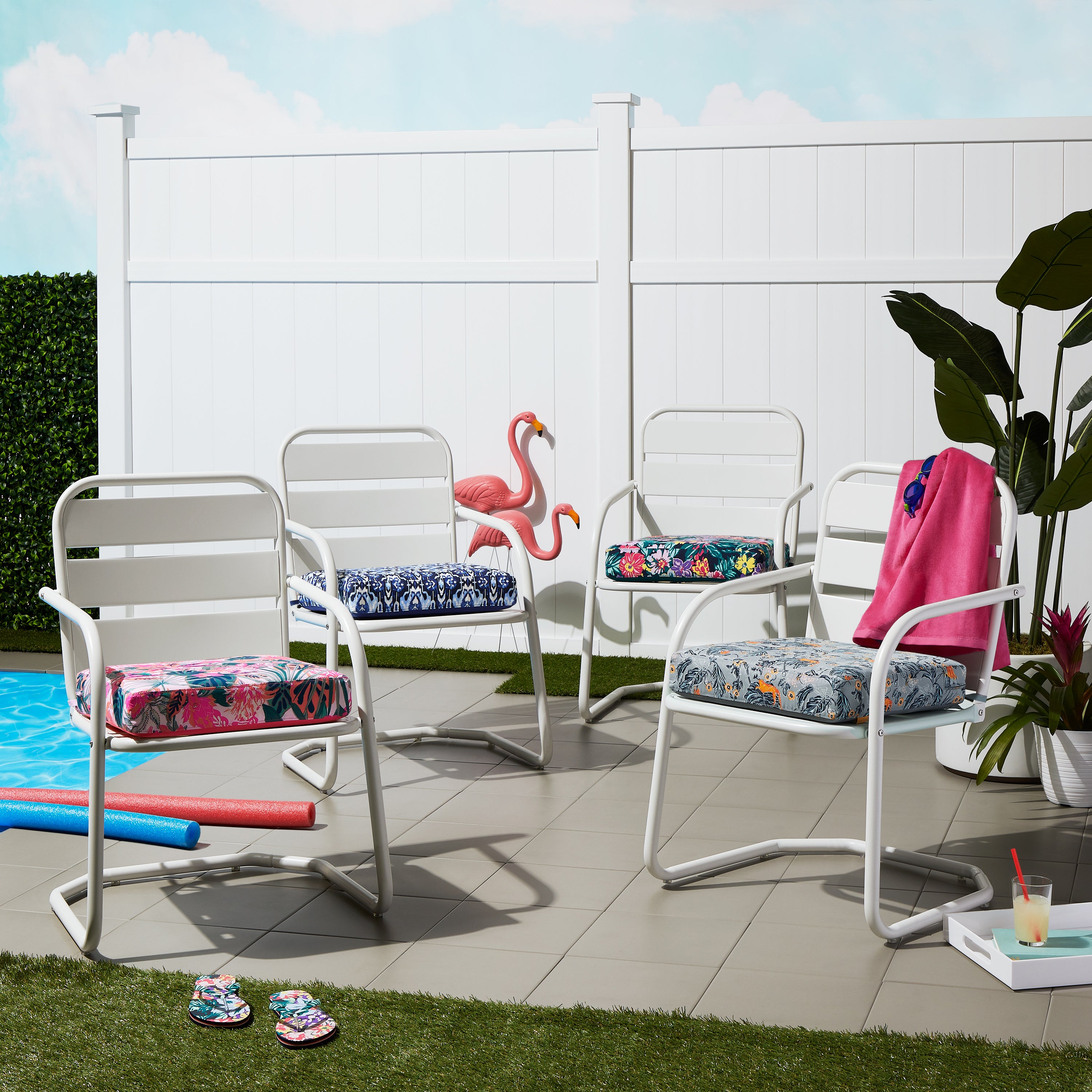 62-1XX_PATIO_VeraBradley_FoamSeatCushions_AllColors_Lifestyle_PoolSide_Group.jpg