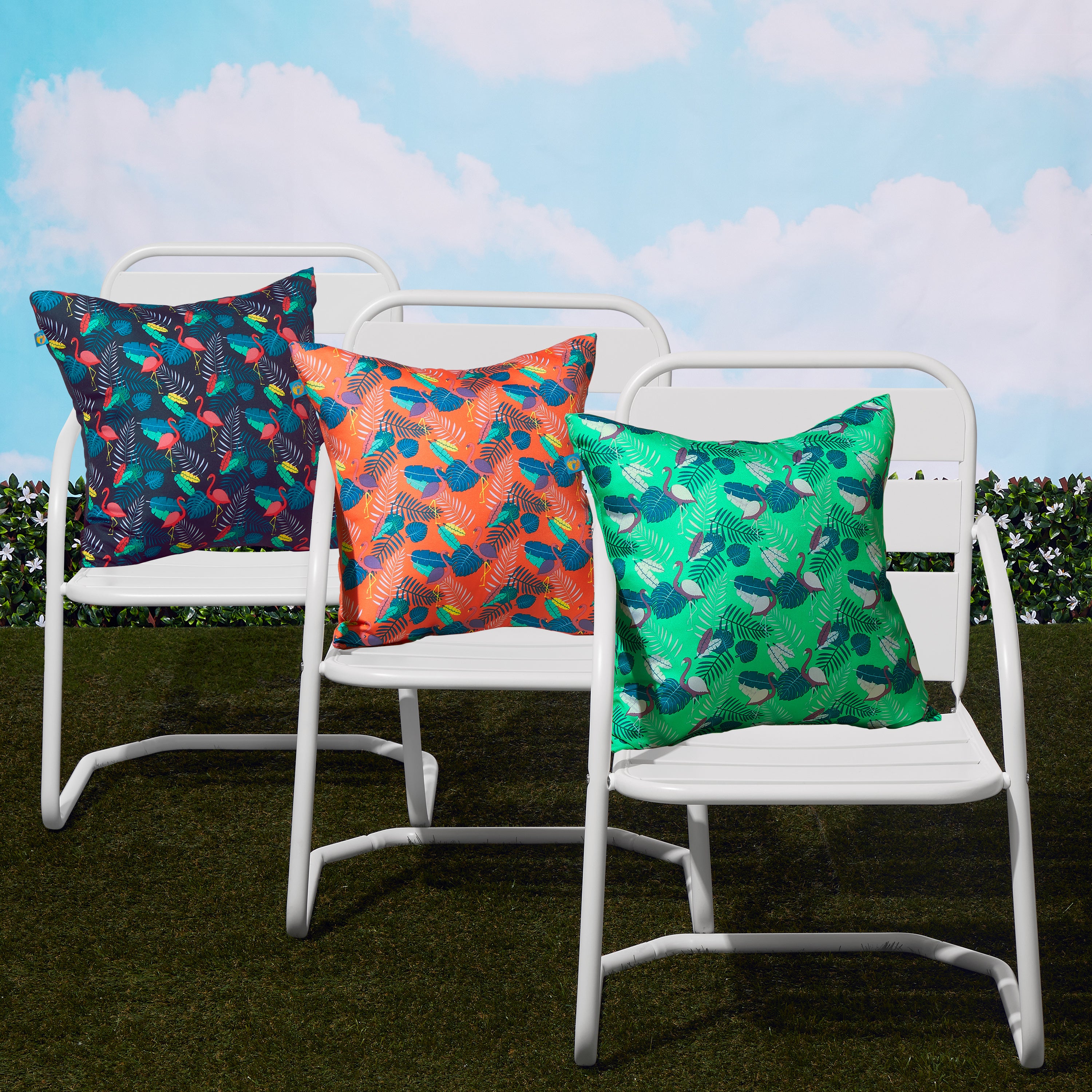 PXXP_PATIO_Duck_OPP_AccentPillows_PatternedGroups_AllFlamingos.jpg