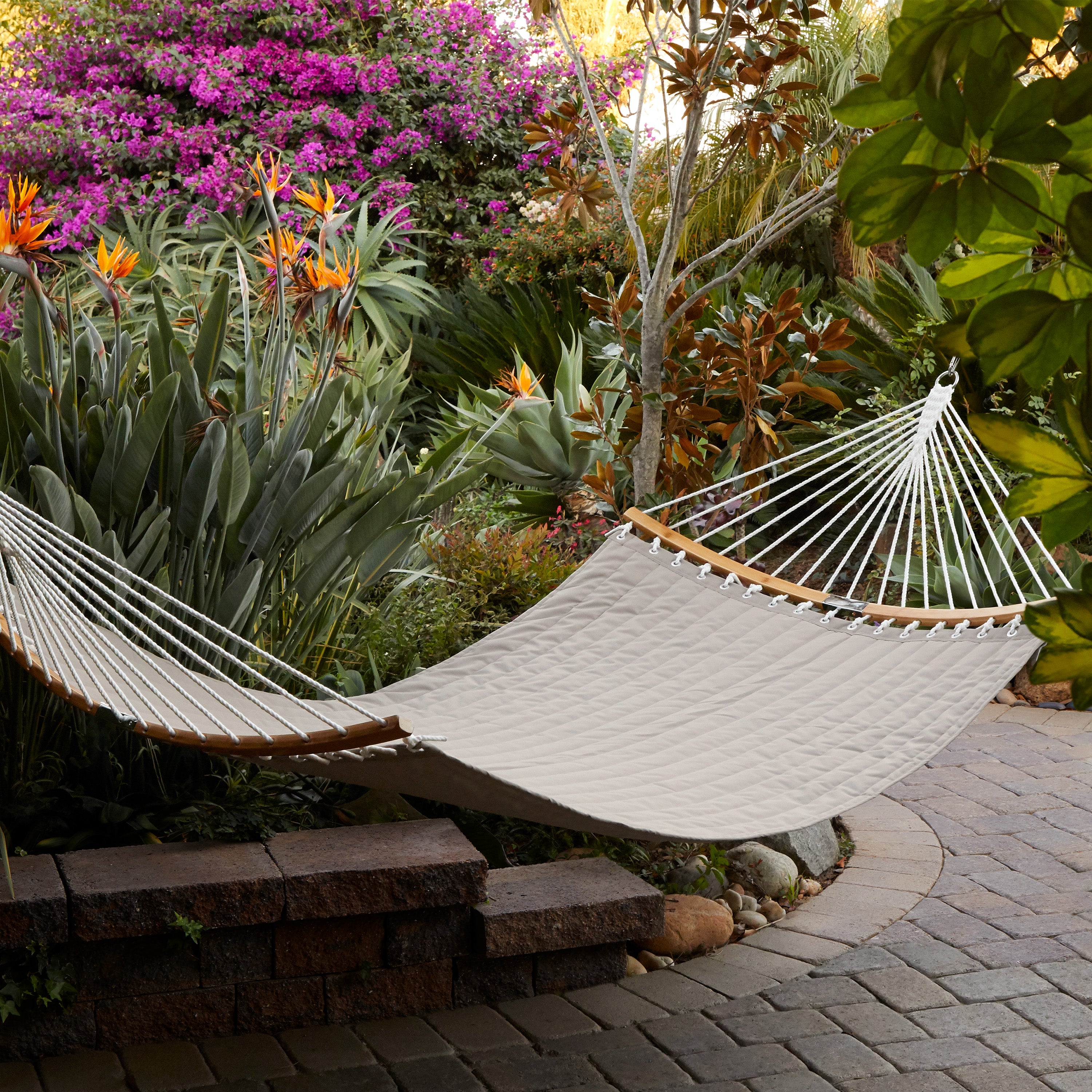Ravenna_Hammock_Quilted_Mushroom_Lifestyle_50-112.jpg