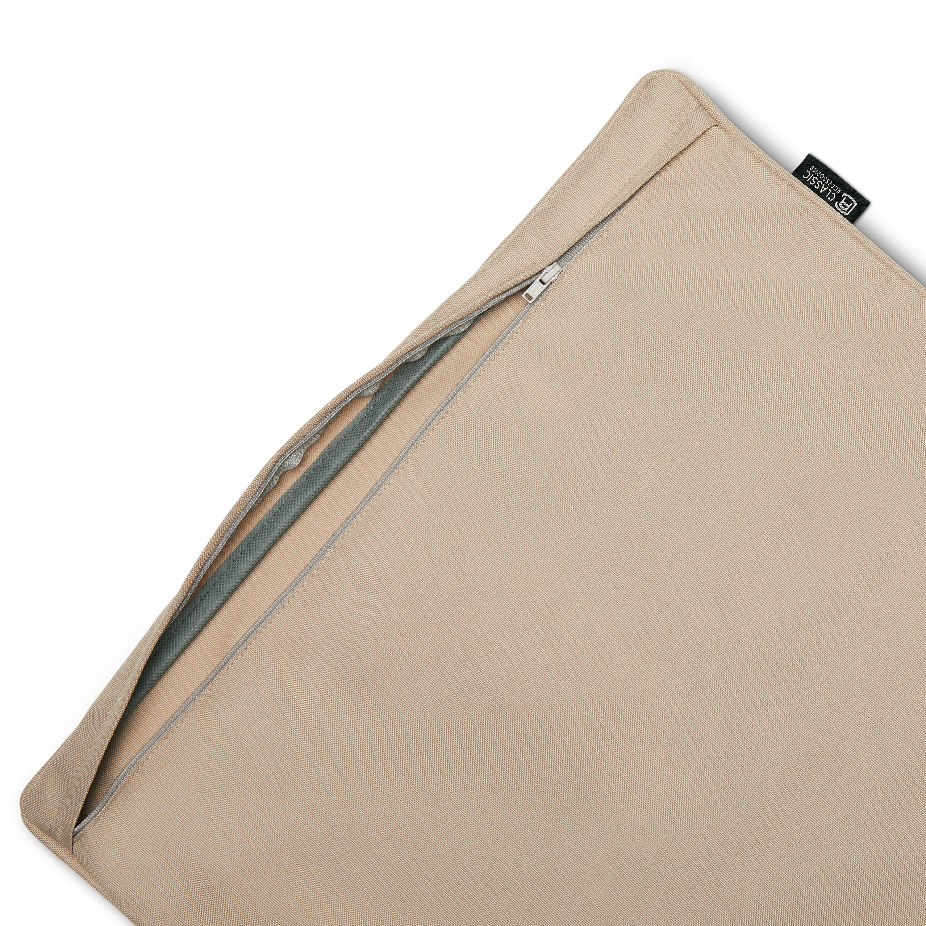 56-471_PATIO_Montlake_AccentPillows_AntiqueBeige_ZipperLogoSeam_Detail.jpg