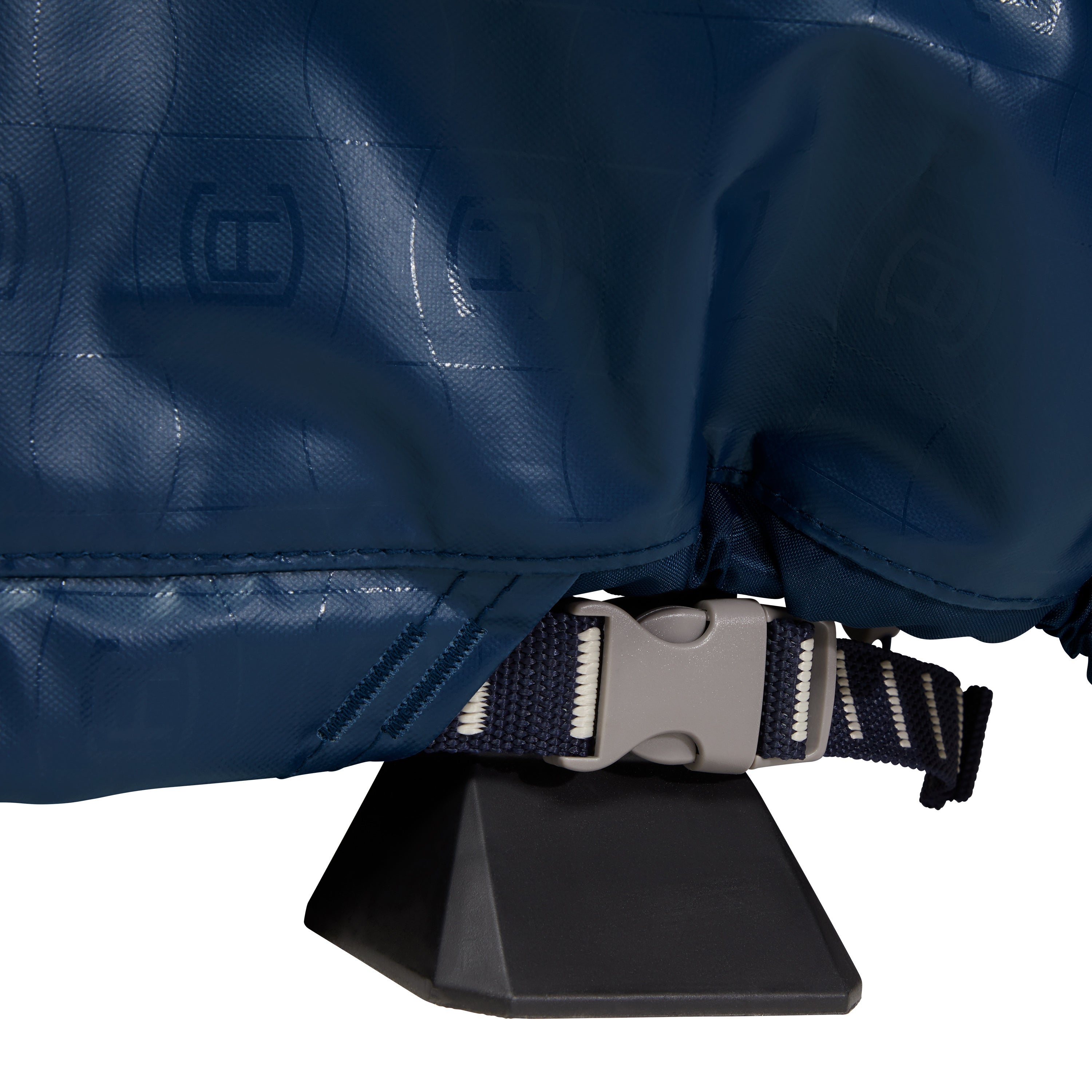 Mainland_Detail_ClickCloseStrap.jpg