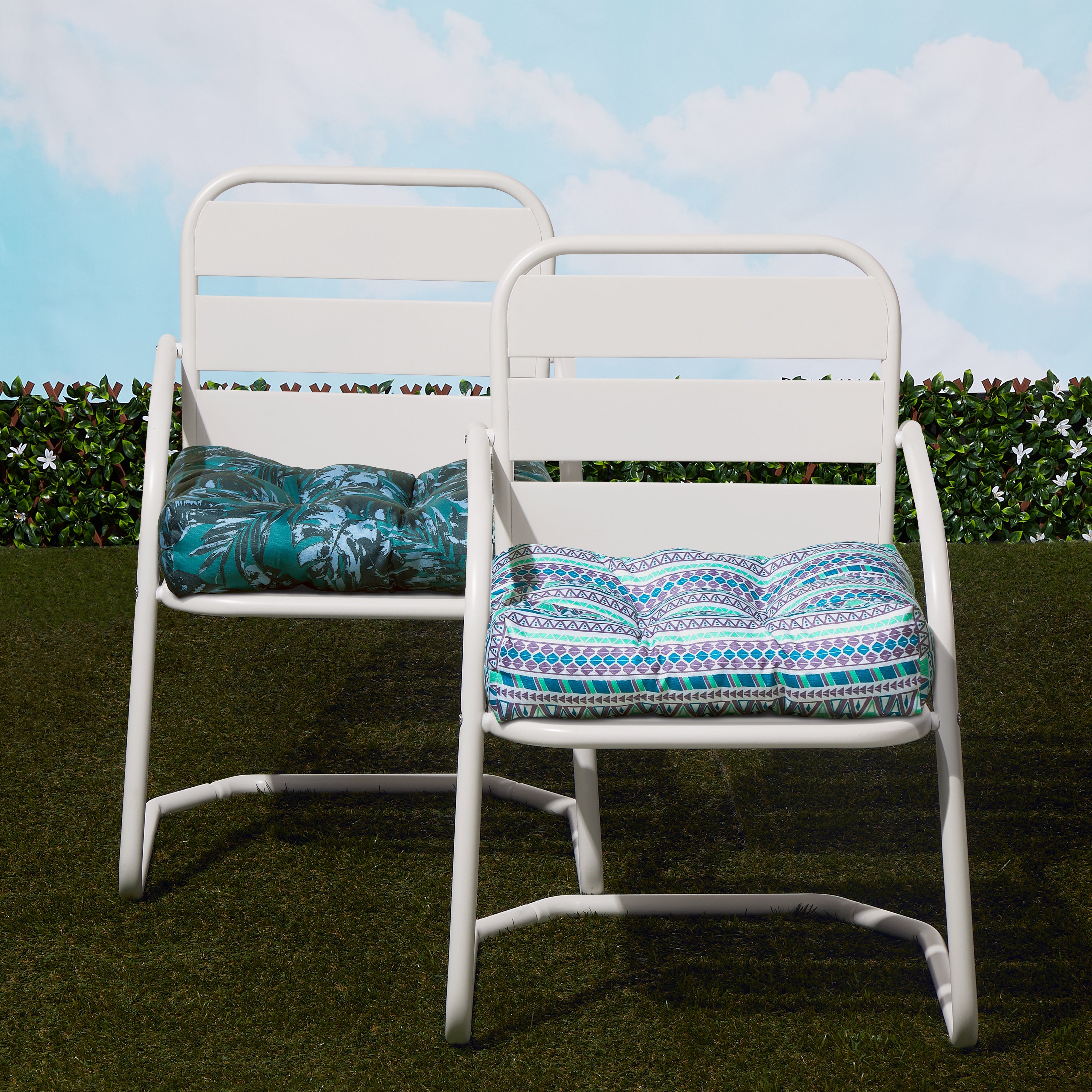 DCXXXX_PATIO_Duck_OPP_SeatCushions_PatternedGroups_LilacForest.jpg
