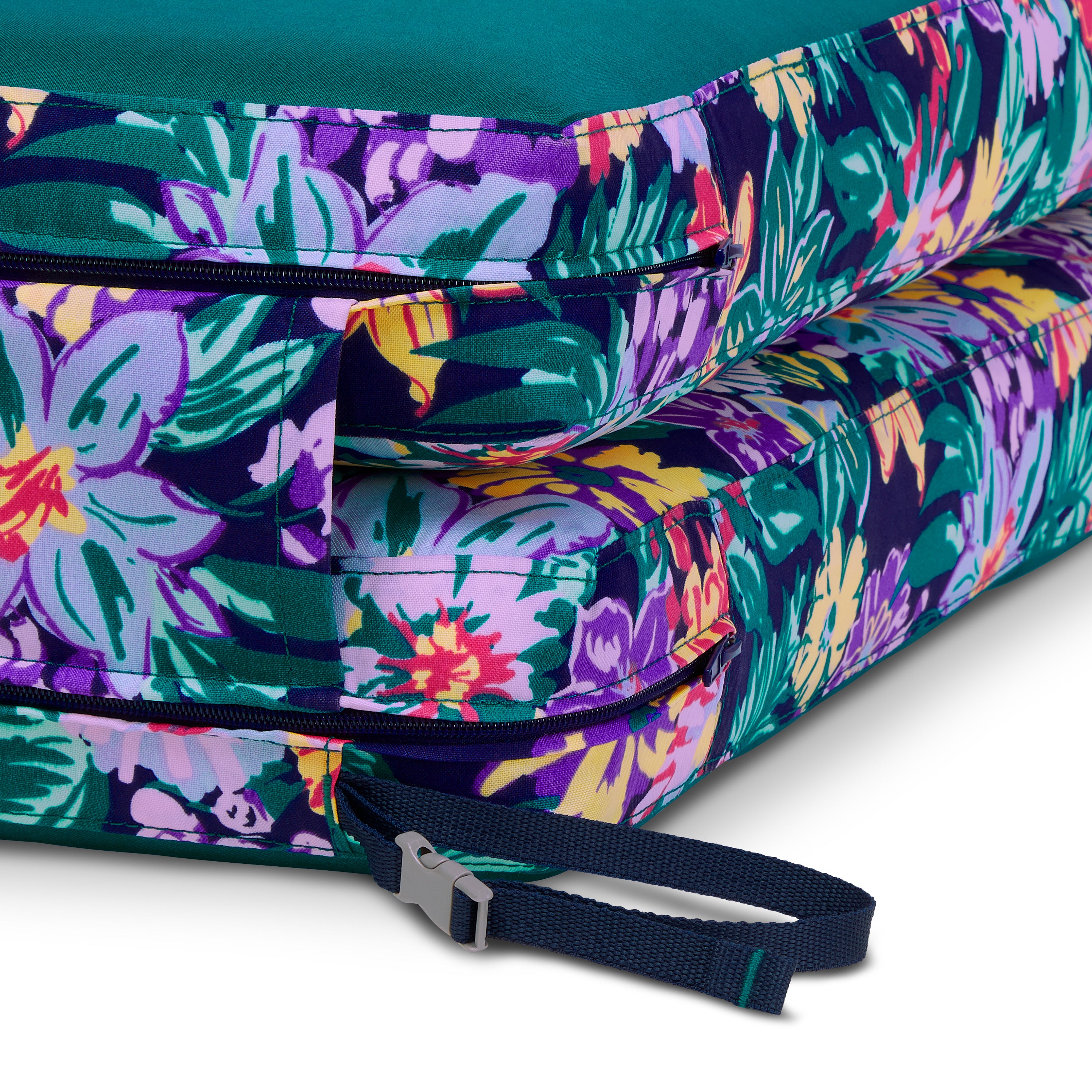 62-144_PATIO_VeraBradley_FoamCushions_ChaiseLounge_HappyBlooms_Back_Detail_IMG.jpg