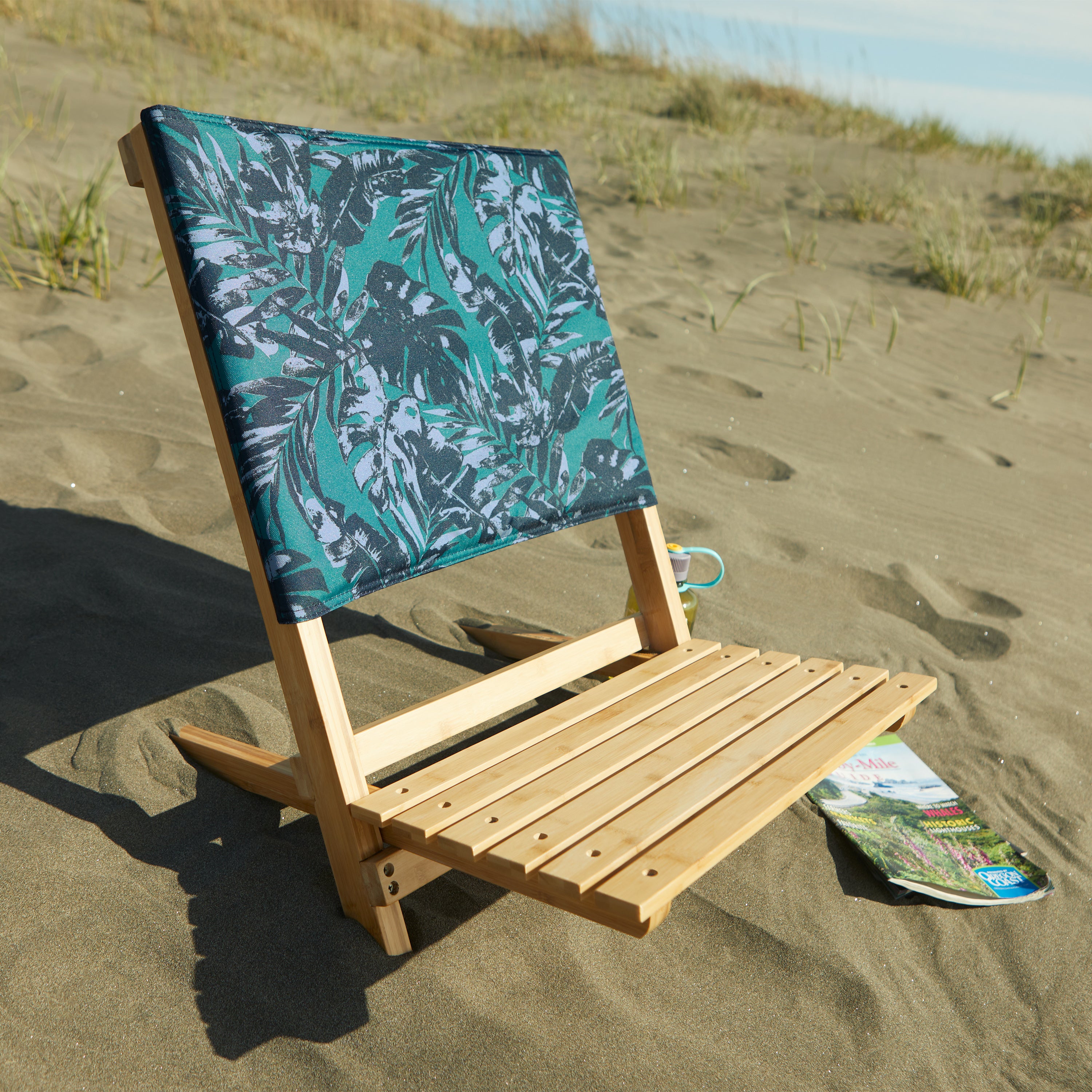 DOFCH_PATIO_DUCK_BeachChair_OlympicForest_Lifestyle_SideAngle_Square.jpg