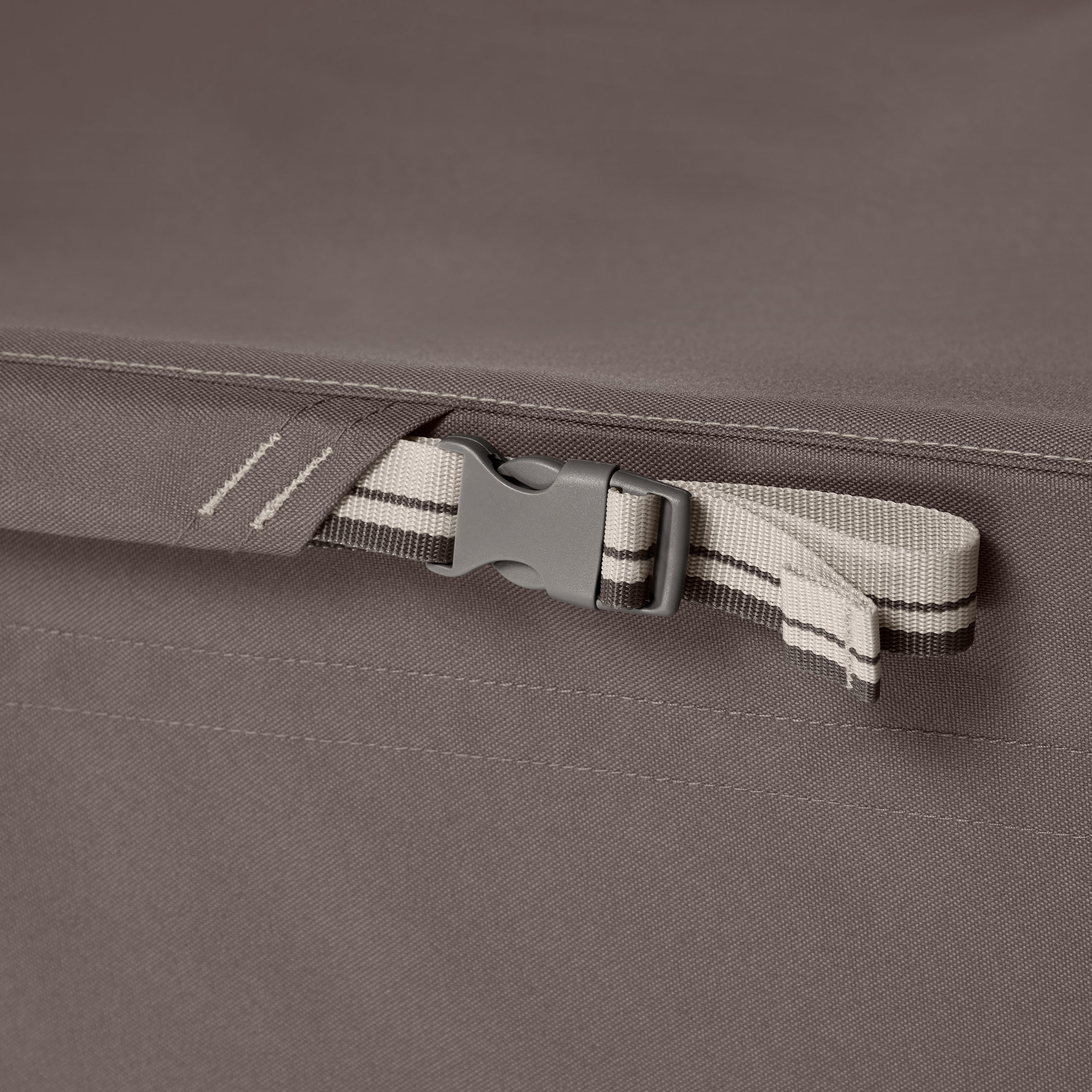 Patio_Ravenna_DeckBox_Detail_BackClip.jpg
