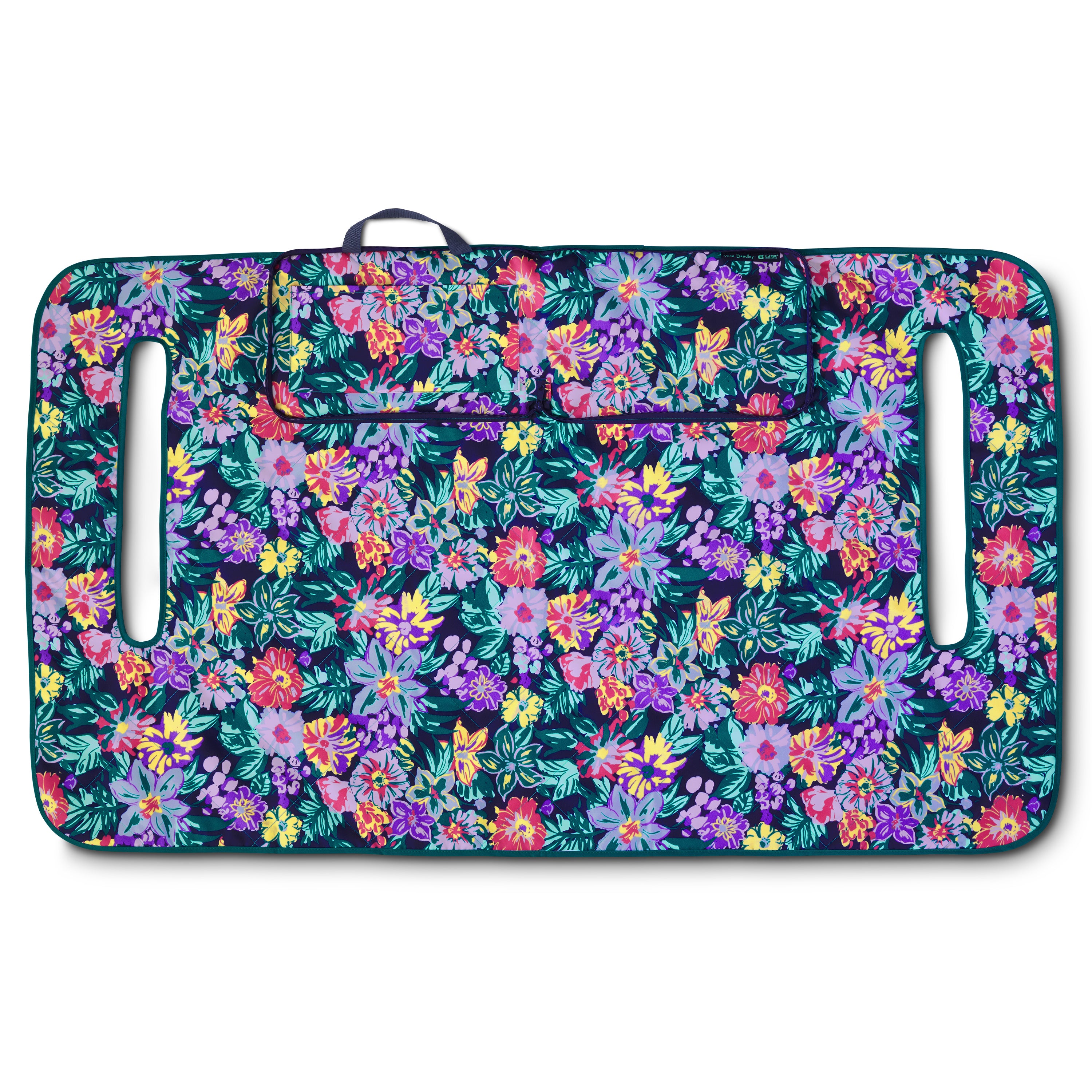 40-068_PATIO_VeraBradley_GolfBlanket_HappyBlooms_FlatLay_Main.jpg