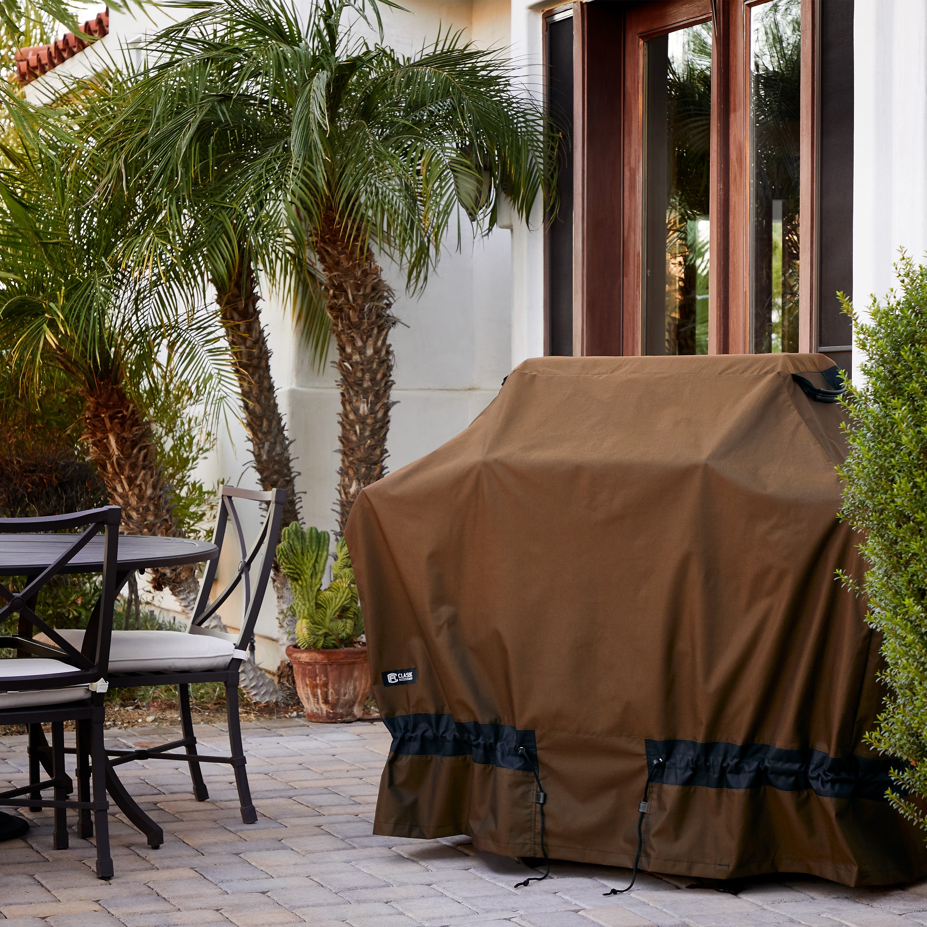 56-270_Patio_ElkRidge_BBQCartGrillCover_Lifestyle.jpg
