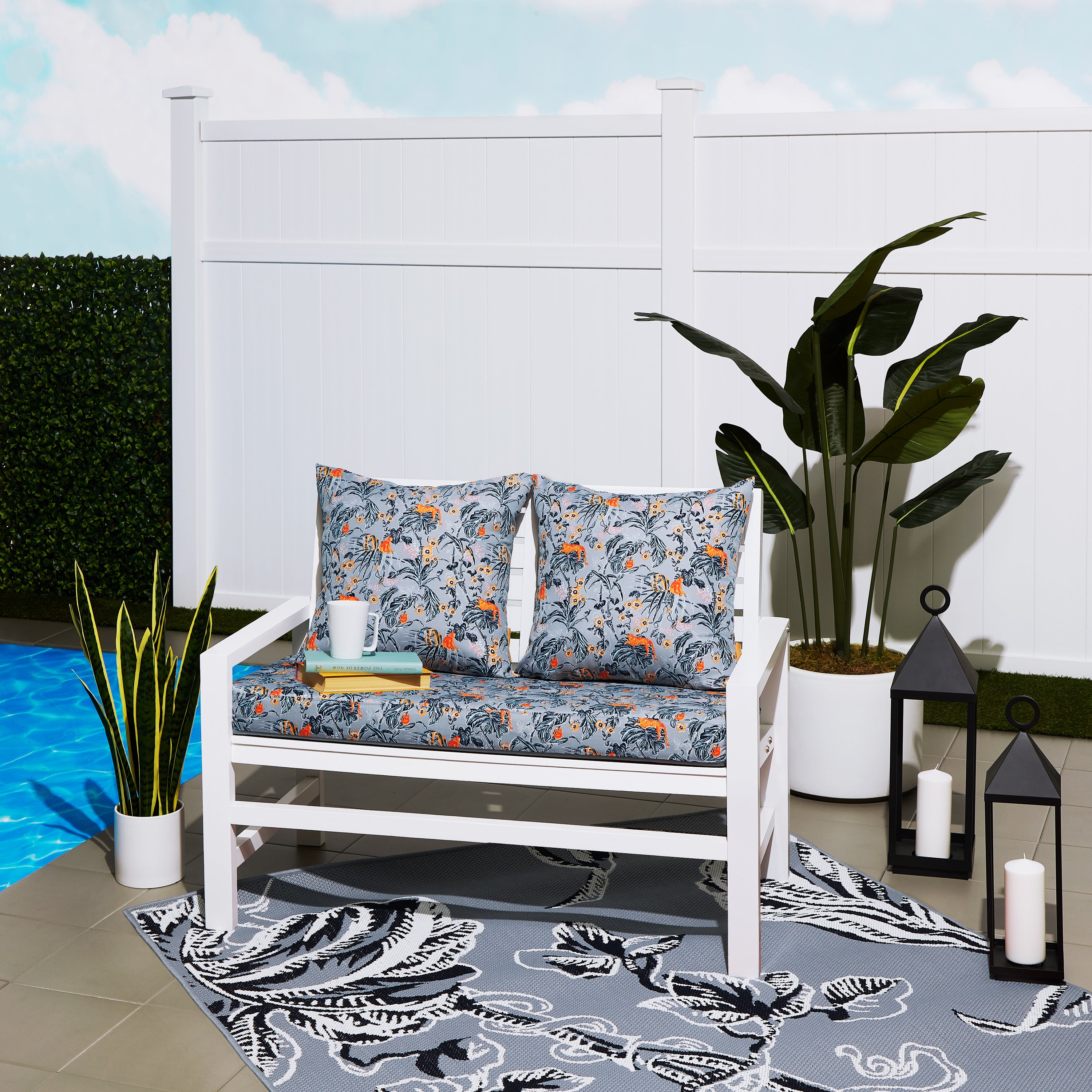 62-1XX_PATIO_VeraBradley_FoamBenchCushions_AccentPillows_Rug_RainforestToileGreyGold_Lifestyle_PoolSide.jpg