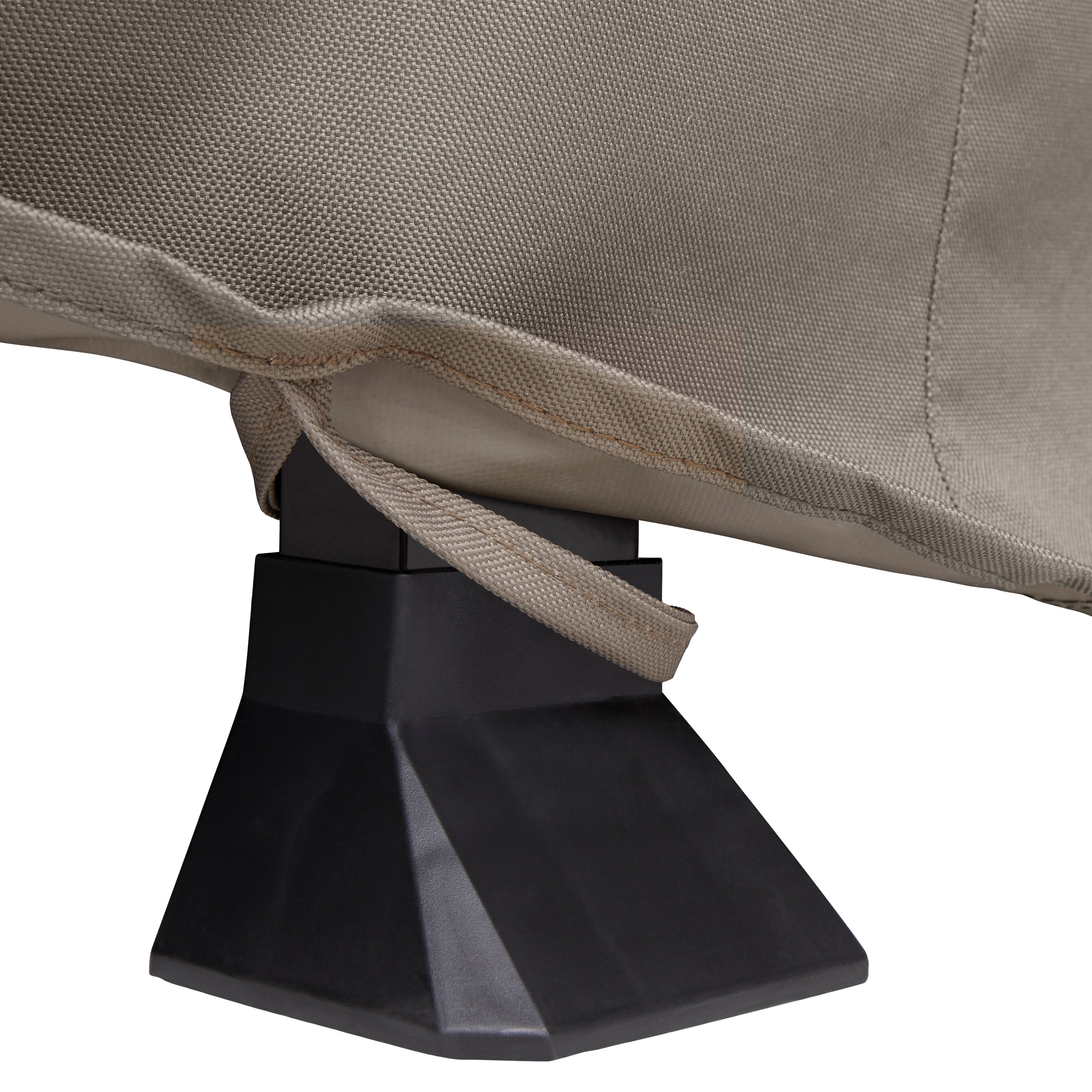 56-281_Patio_Porterhouse_Grill_Detail_TieDownStraps.jpg