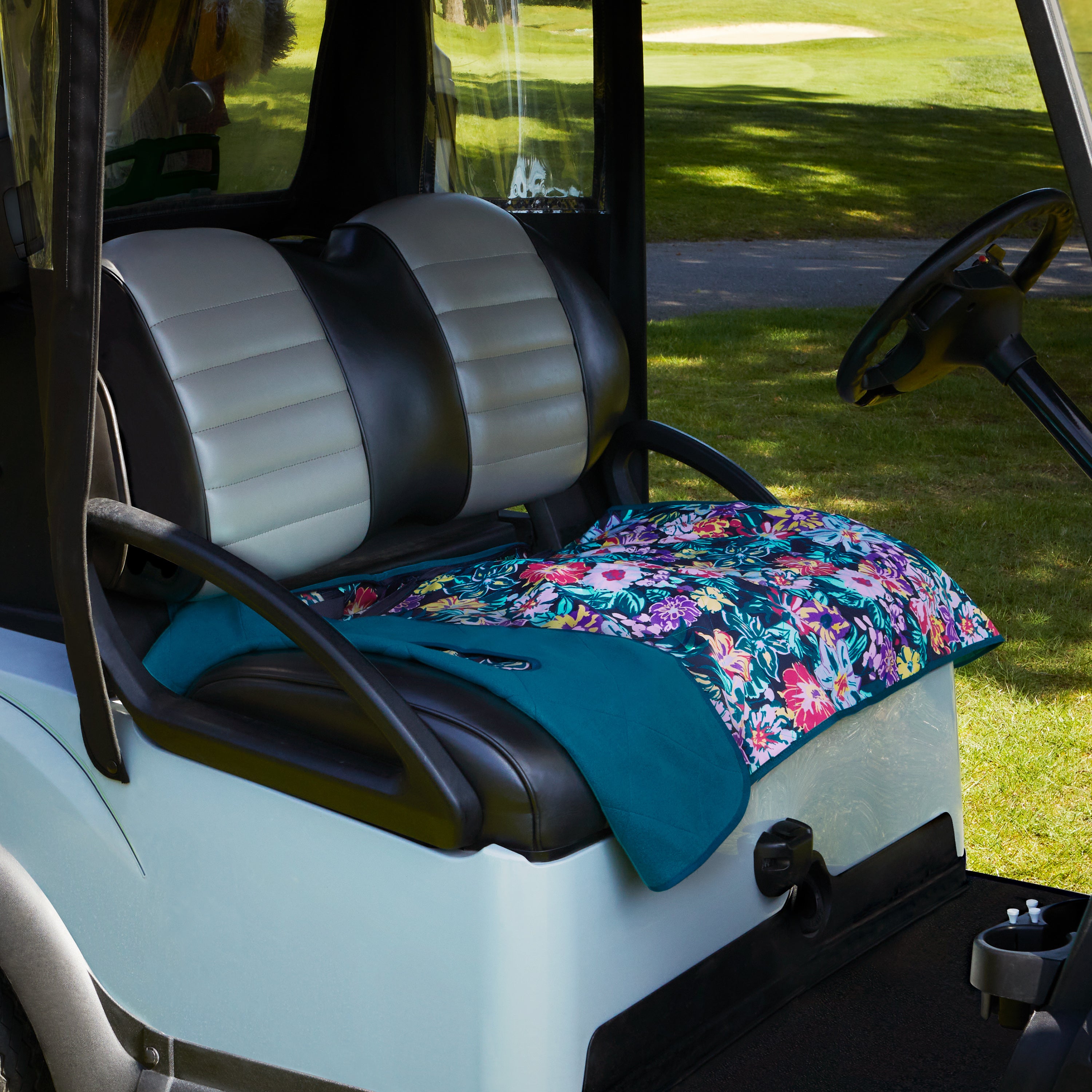 40-068_PATIO_VeraBradley_GolfBlanket_HappyBlooms_Lifestyle_CloseUp_FoldedOver_Detail.jpg