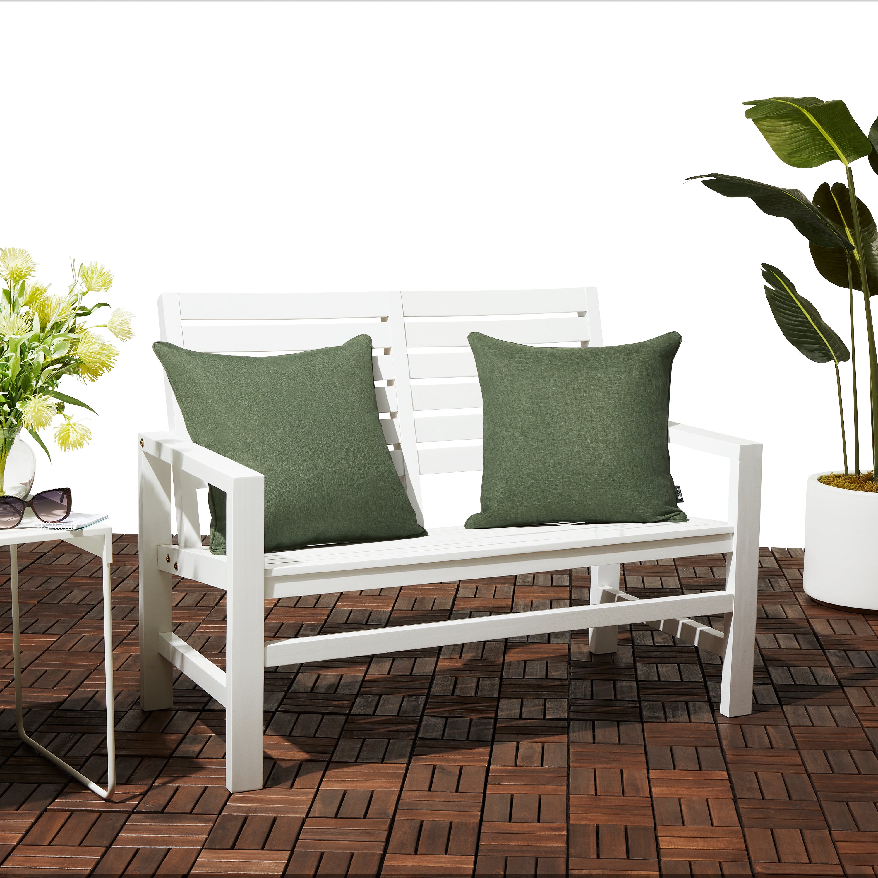 56-472_PATIO_Montlake_AccentPillows_HeatherFern_Lifestyle_Square.jpg