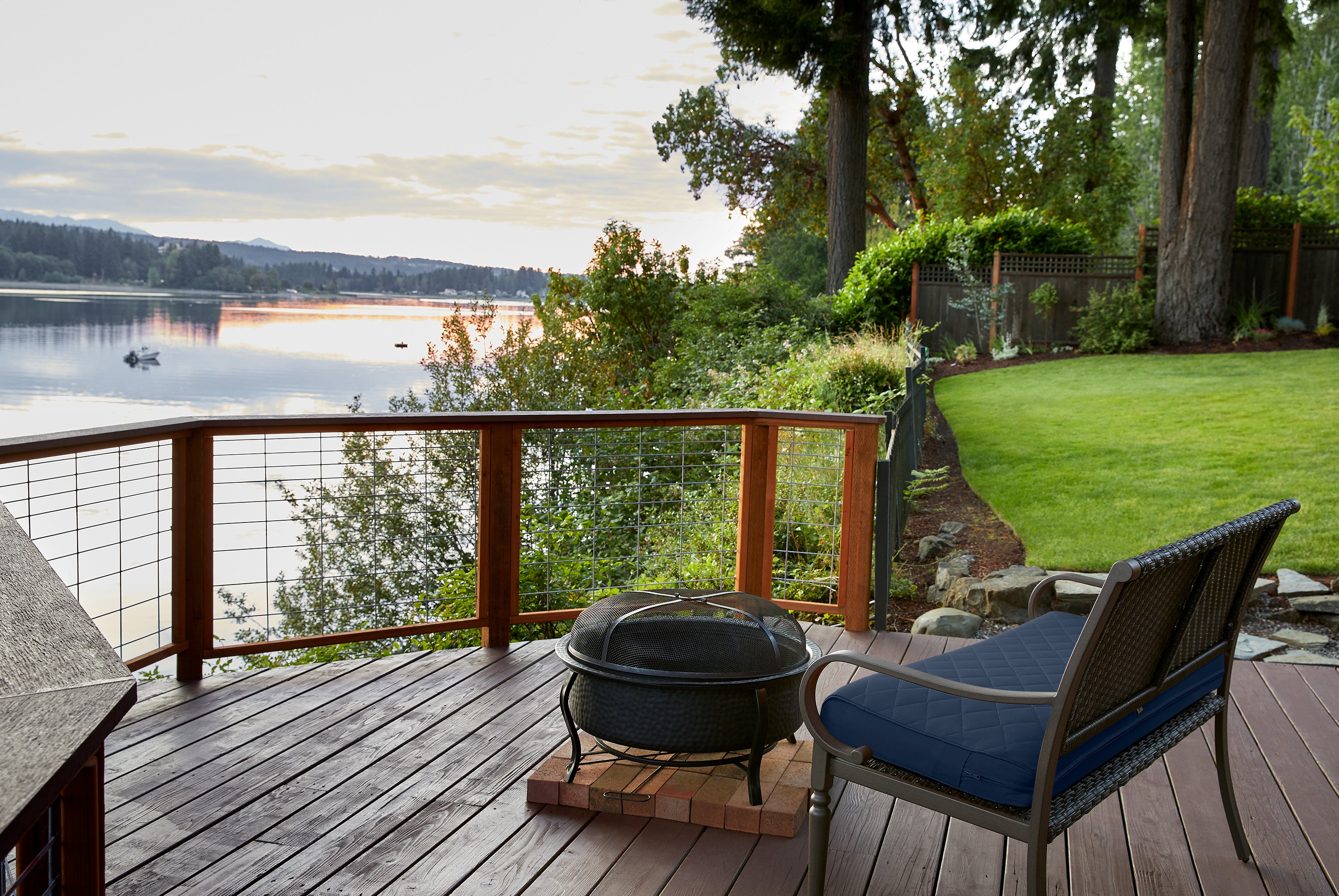 60-480_PAT_Montlake_QuiltedCushion_Bench_LifestyleSunset_Navy_V1_IMG.jpg